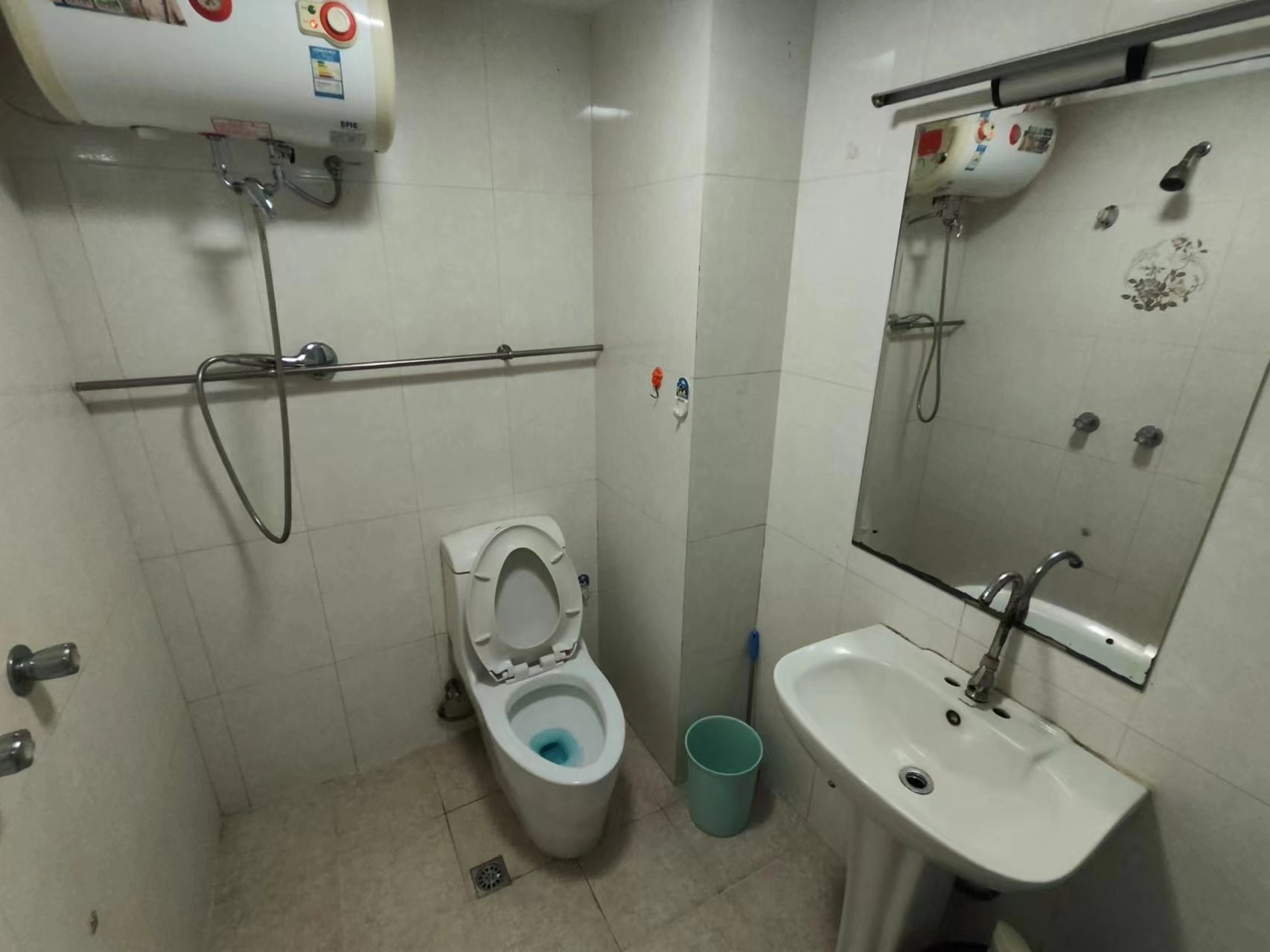 金蓝湾 1室1厅1卫 160.0万 金蓝湾 1室1厅1卫 160.0万客厅