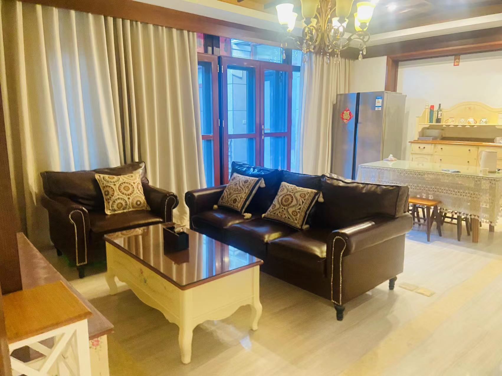 三亚小院 4室3厅3卫 530.00万 三亚小院 4室3厅3卫 530.00万客厅