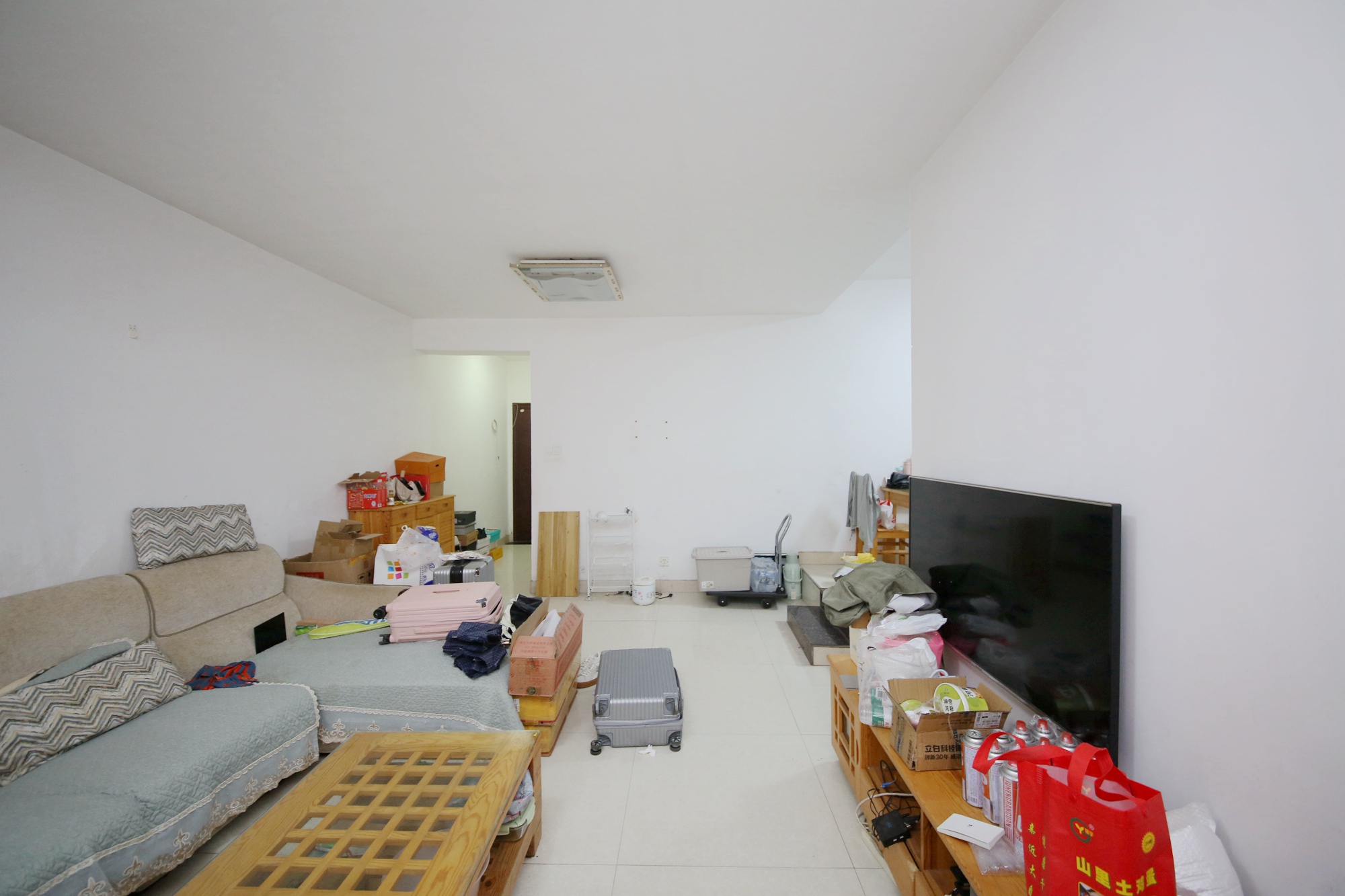 东玺门  2室2厅1卫   74.00万客厅
