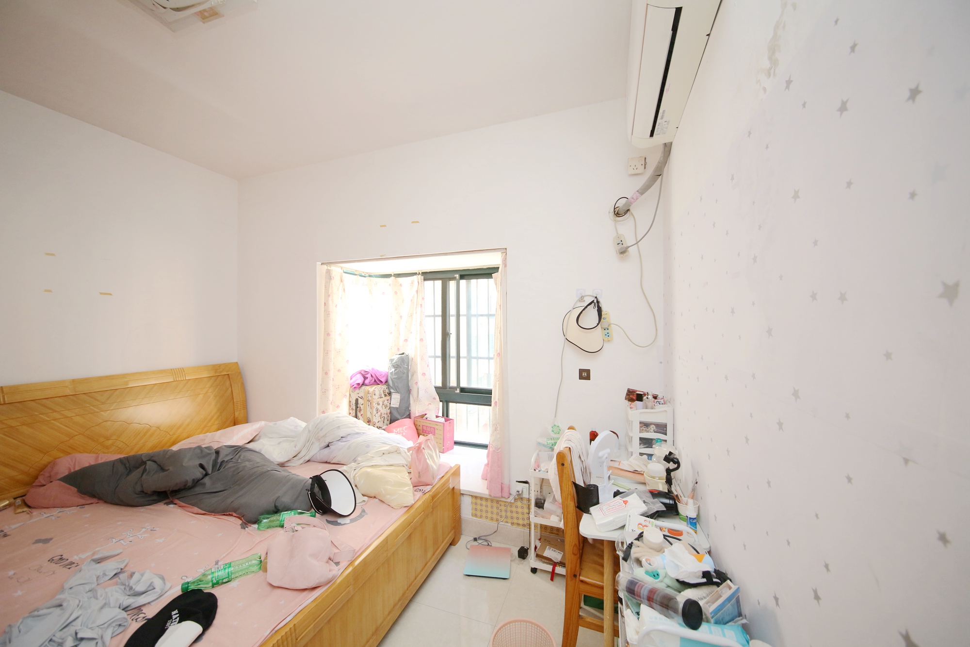 东玺门  2室2厅1卫   74.00万卧室