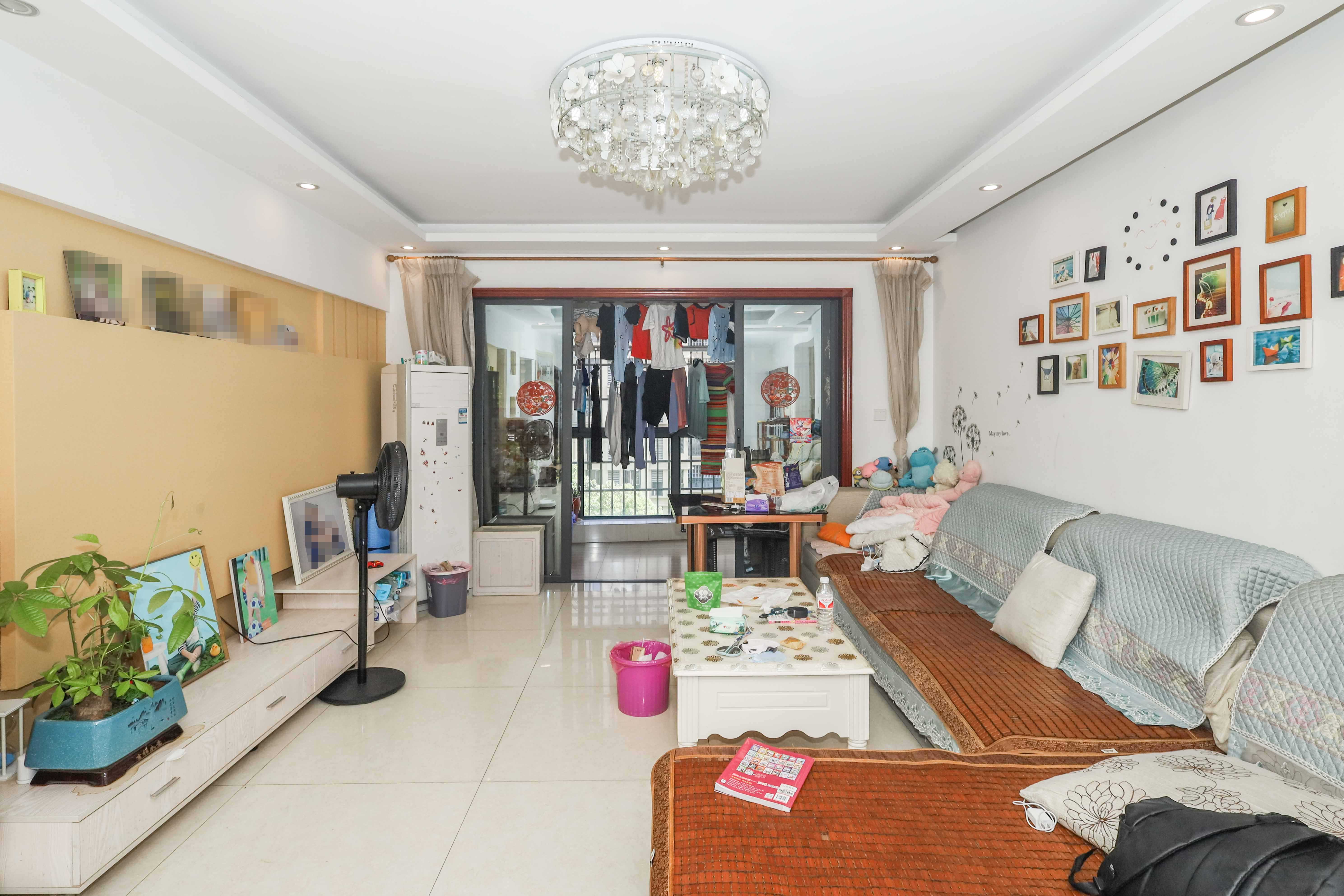 保利麓谷林语C区 4室2厅2卫 129.0万 保利麓谷林语C区 4室2厅2卫 129.0万客厅