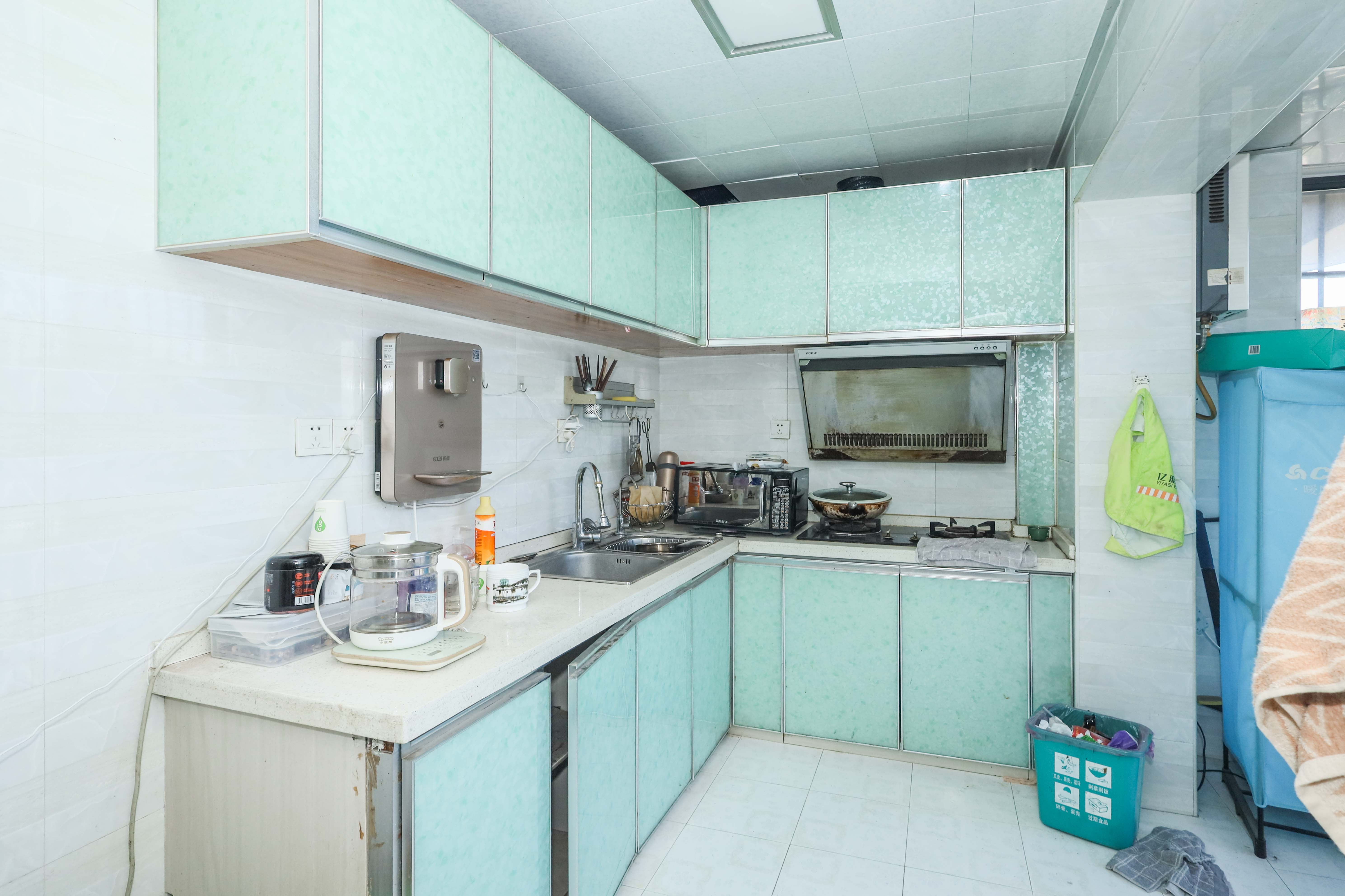 保利麓谷林语C区 4室2厅2卫 129.0万 保利麓谷林语C区 4室2厅2卫 129.0万厨房