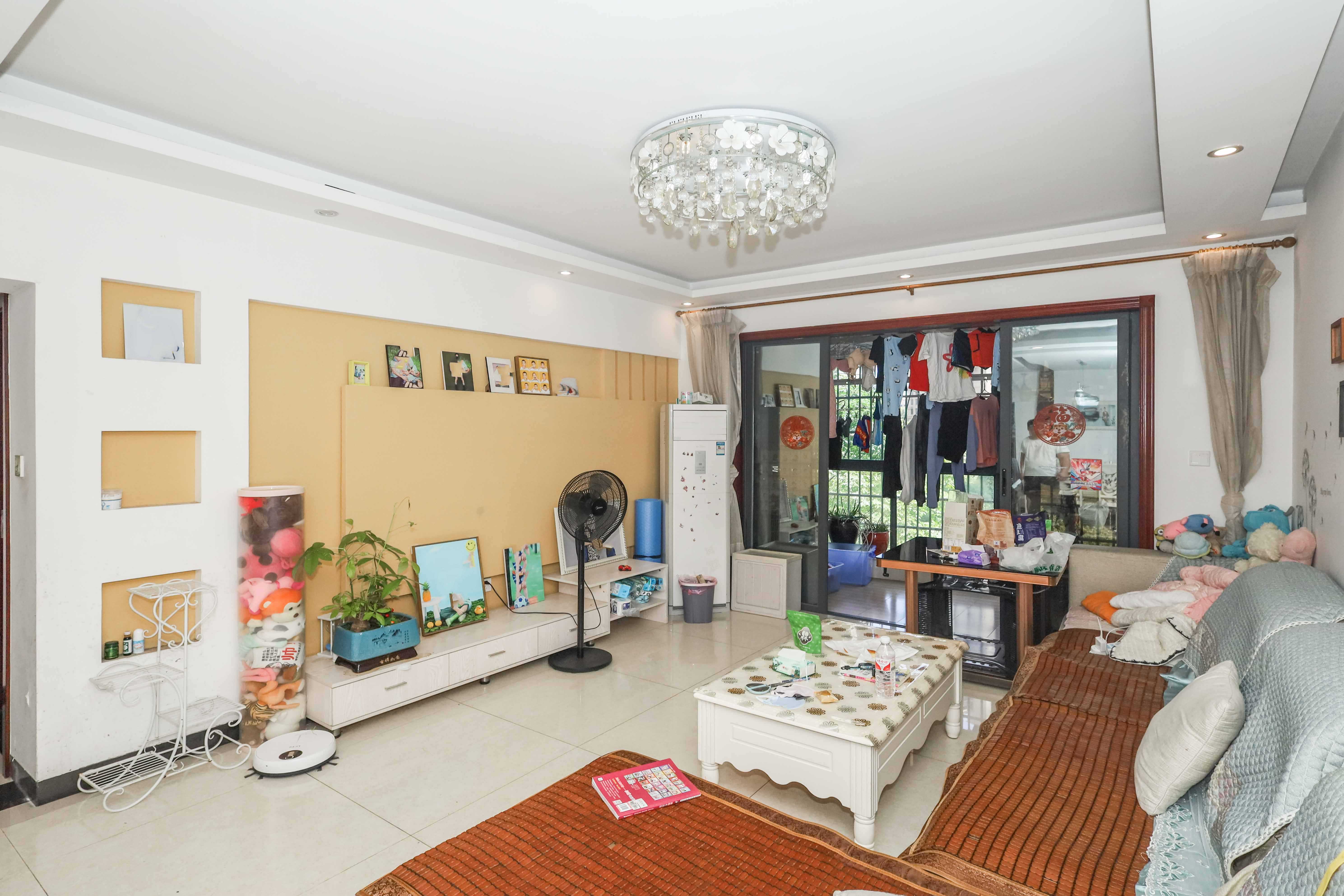 保利麓谷林语C区 4室2厅2卫 129.0万 保利麓谷林语C区 4室2厅2卫 129.0万客厅