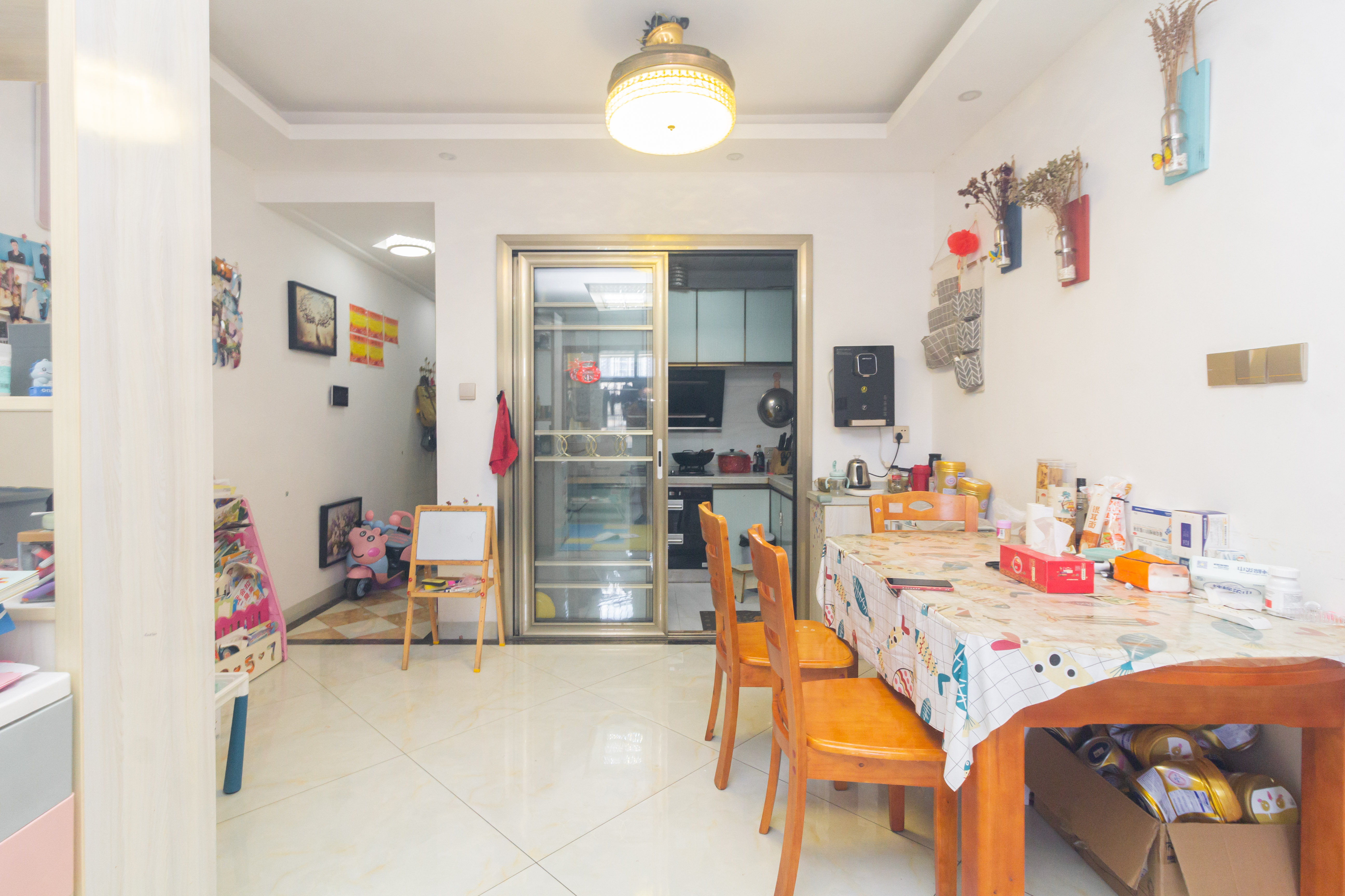 中国铁建国际城二期 3室2厅1卫 52.8万 中国铁建国际城二期 3室2厅1卫 52.8万客厅