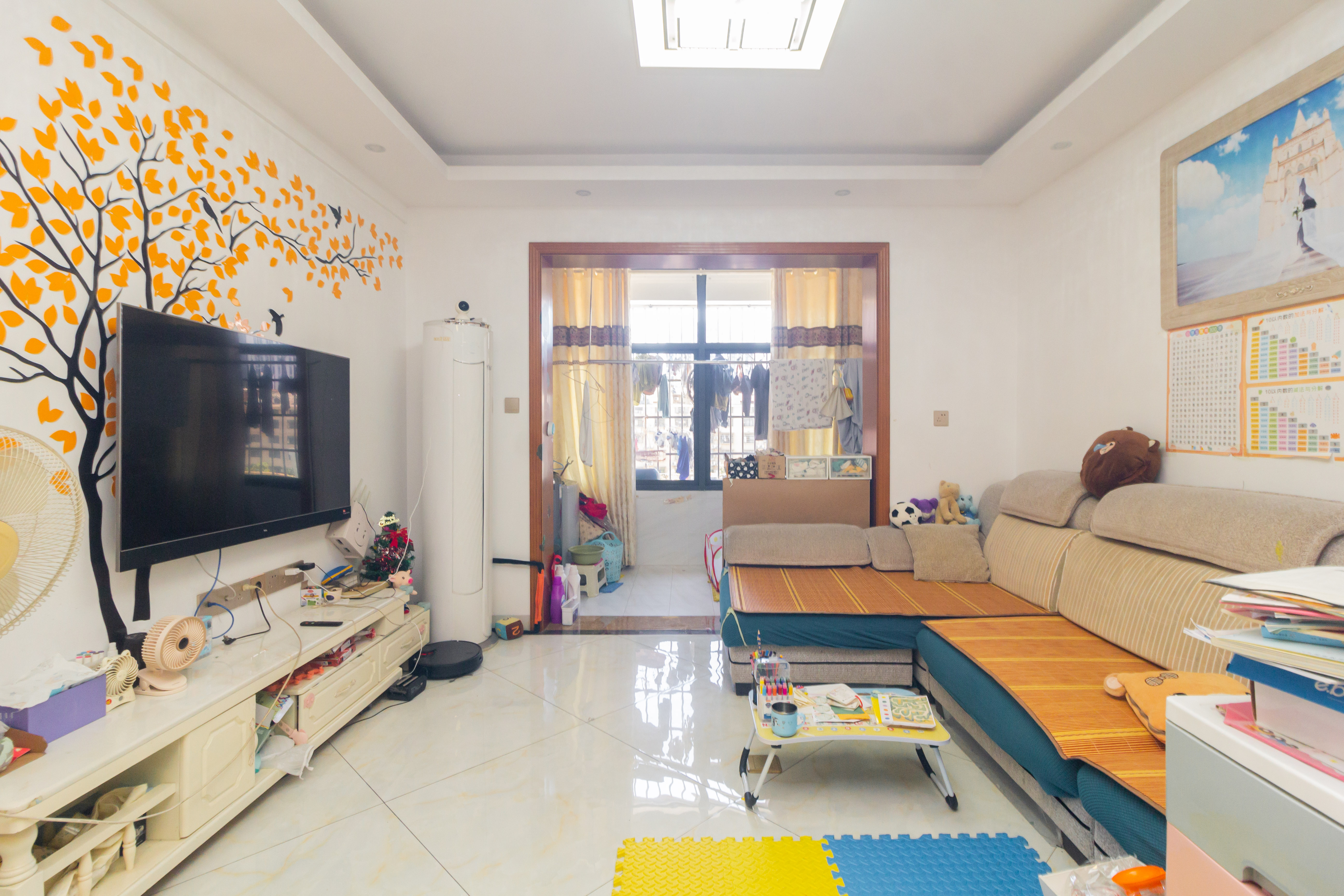 中国铁建国际城二期 3室2厅1卫 52.8万 中国铁建国际城二期 3室2厅1卫 52.8万客厅