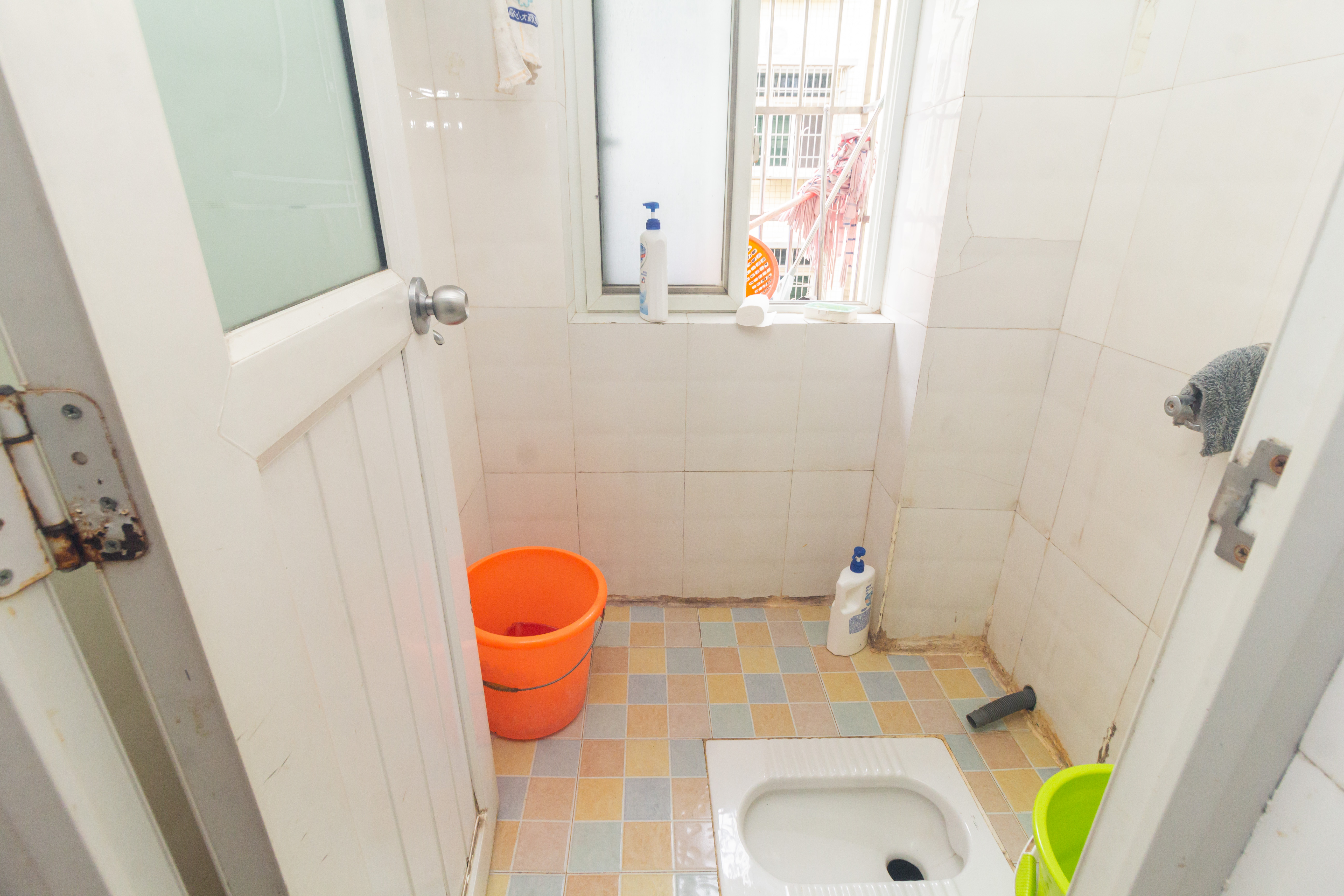 泉塘小区  2室2厅1卫    42.8万 泉塘小区  2室2厅1卫    42.8万卫生间