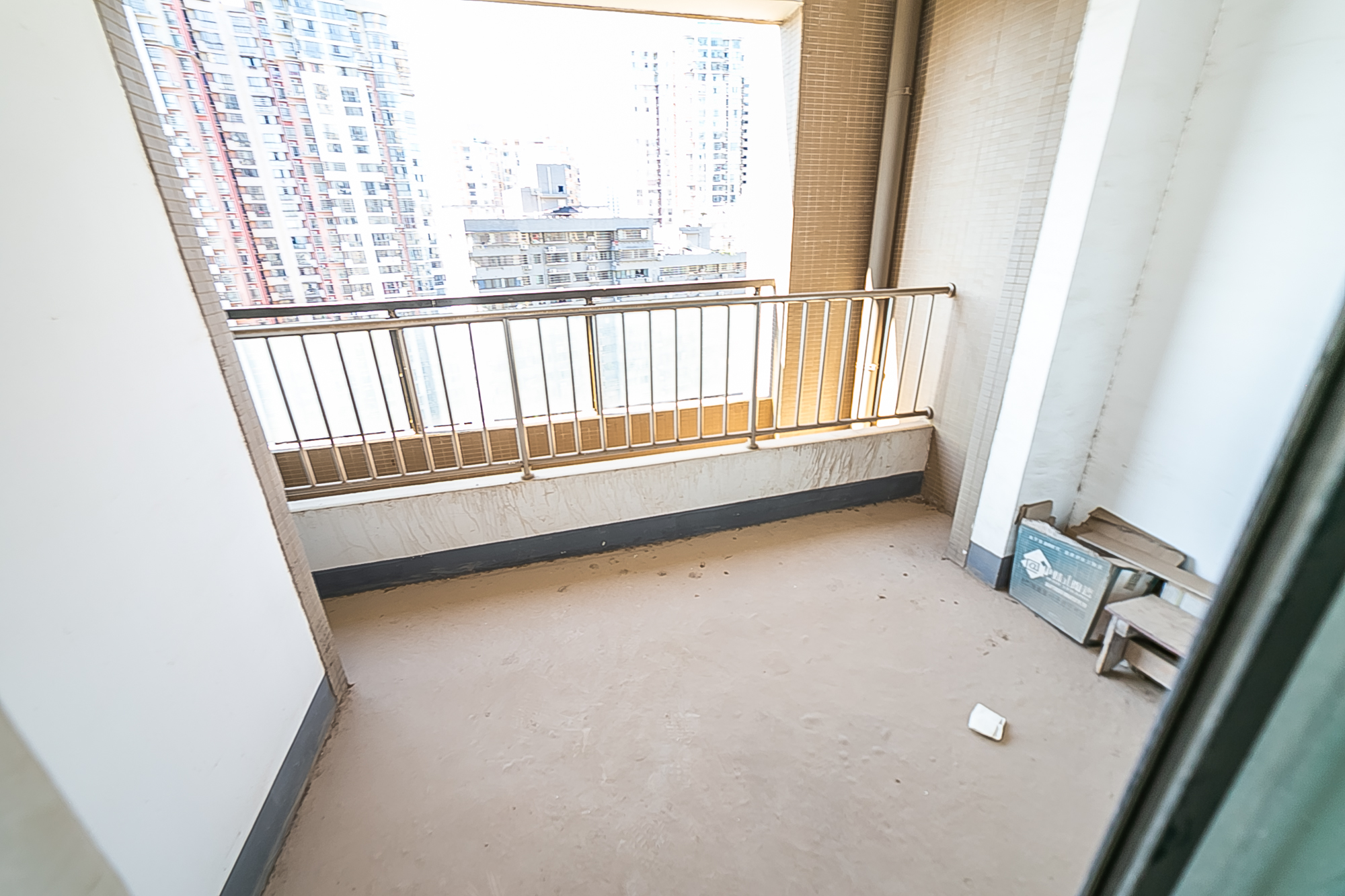 建发汇金国际  4室2厅2卫   258.00万阳台
