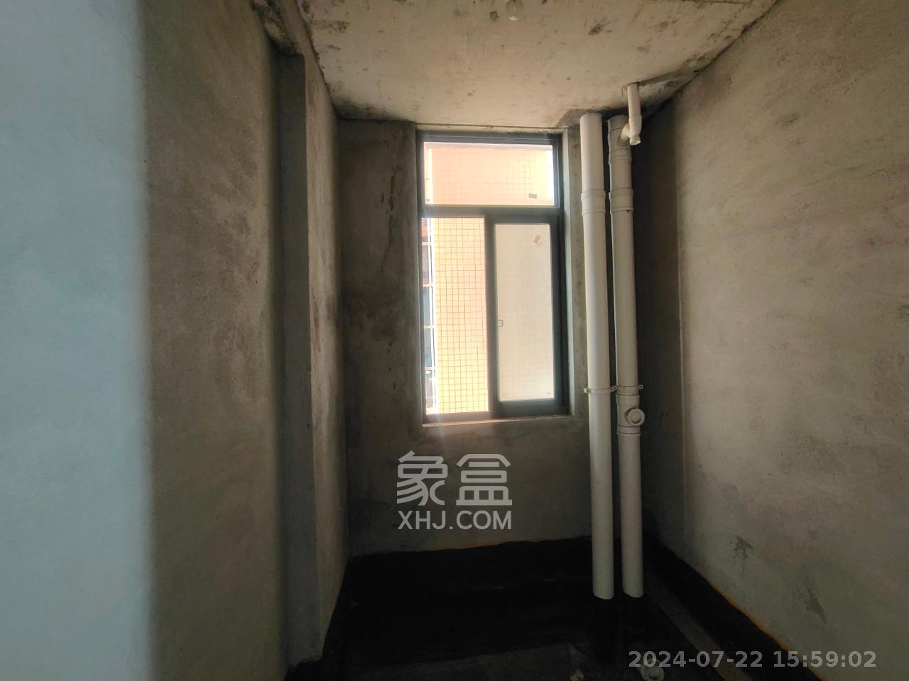 五星龙廻塘小区 4室2厅2卫 2400.0元/月 五星龙廻塘小区 4室2厅2卫 2400.0元/月室内图