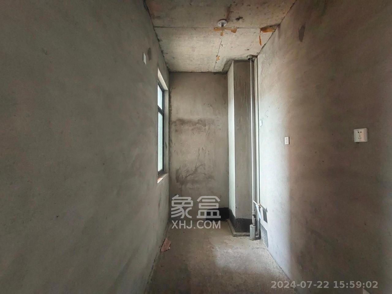 五星龙廻塘小区  4室2厅2卫    2400.0元/月室内图