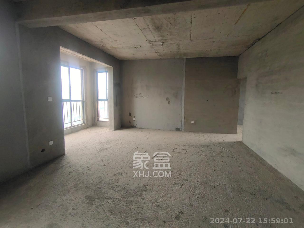 五星龙廻塘小区  4室2厅2卫    2400.0元/月室内图