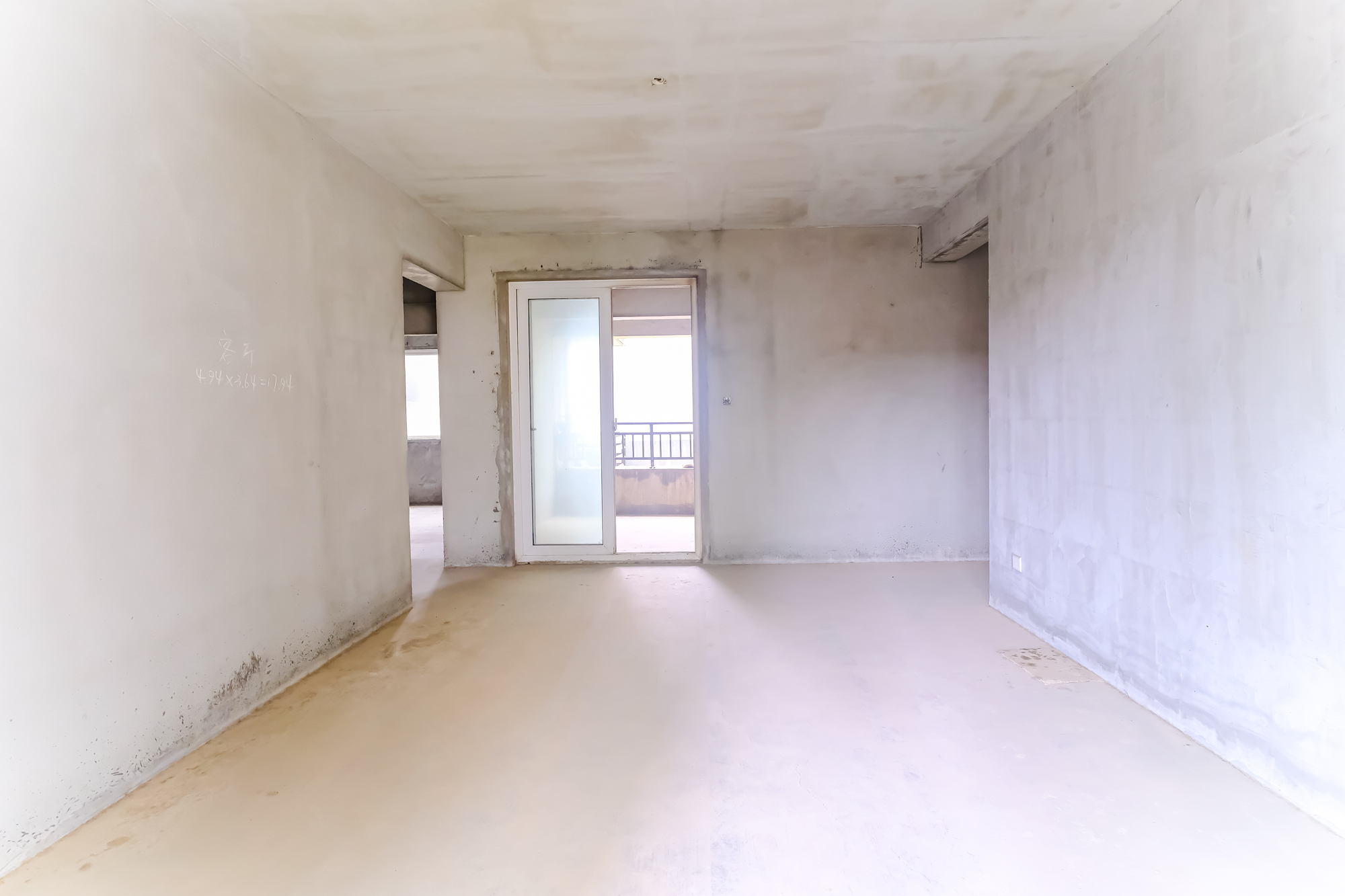 保利香槟国际  3室2厅2卫    88.0万客厅