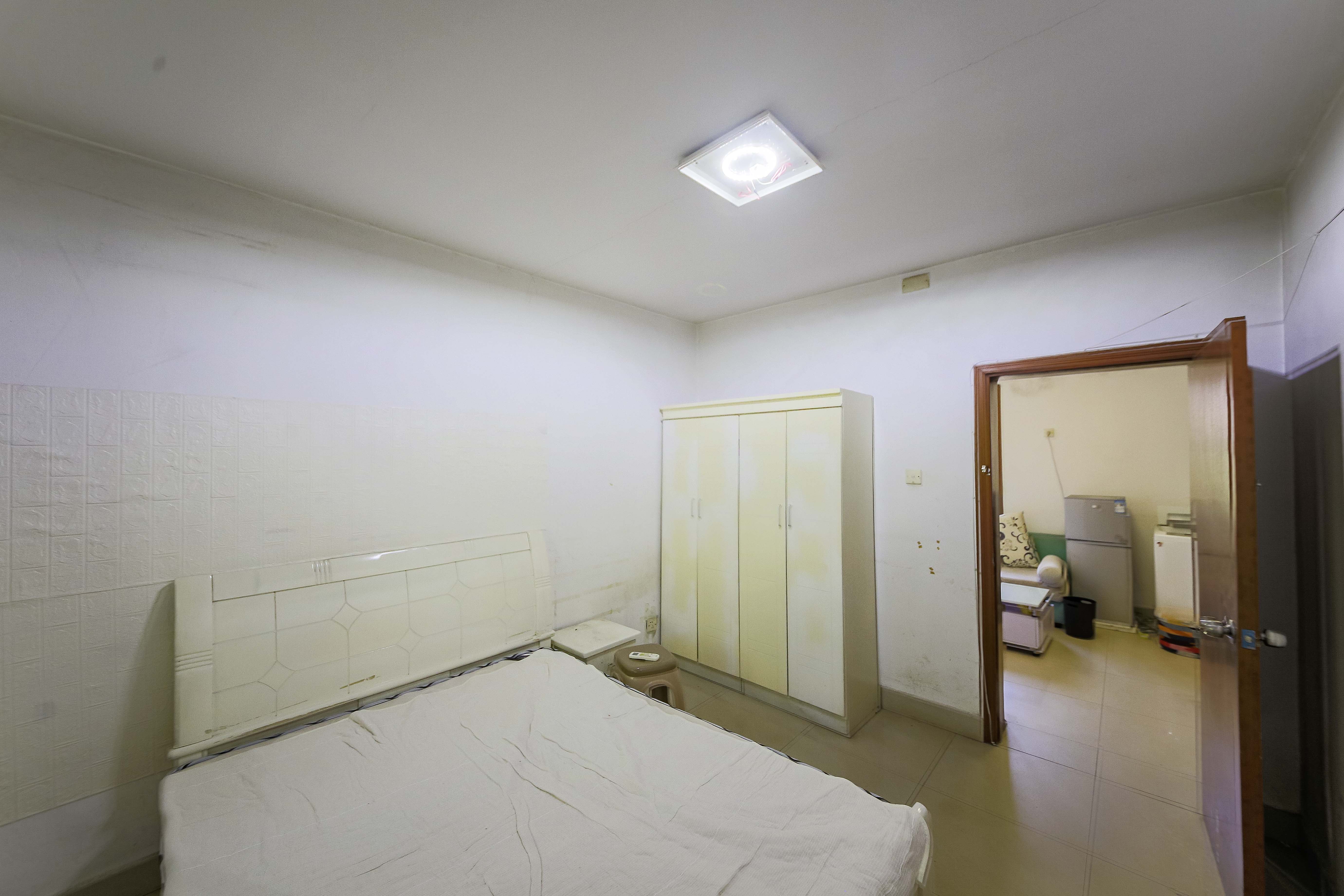 友园山庄  1室1厅1卫   26.80万卧室