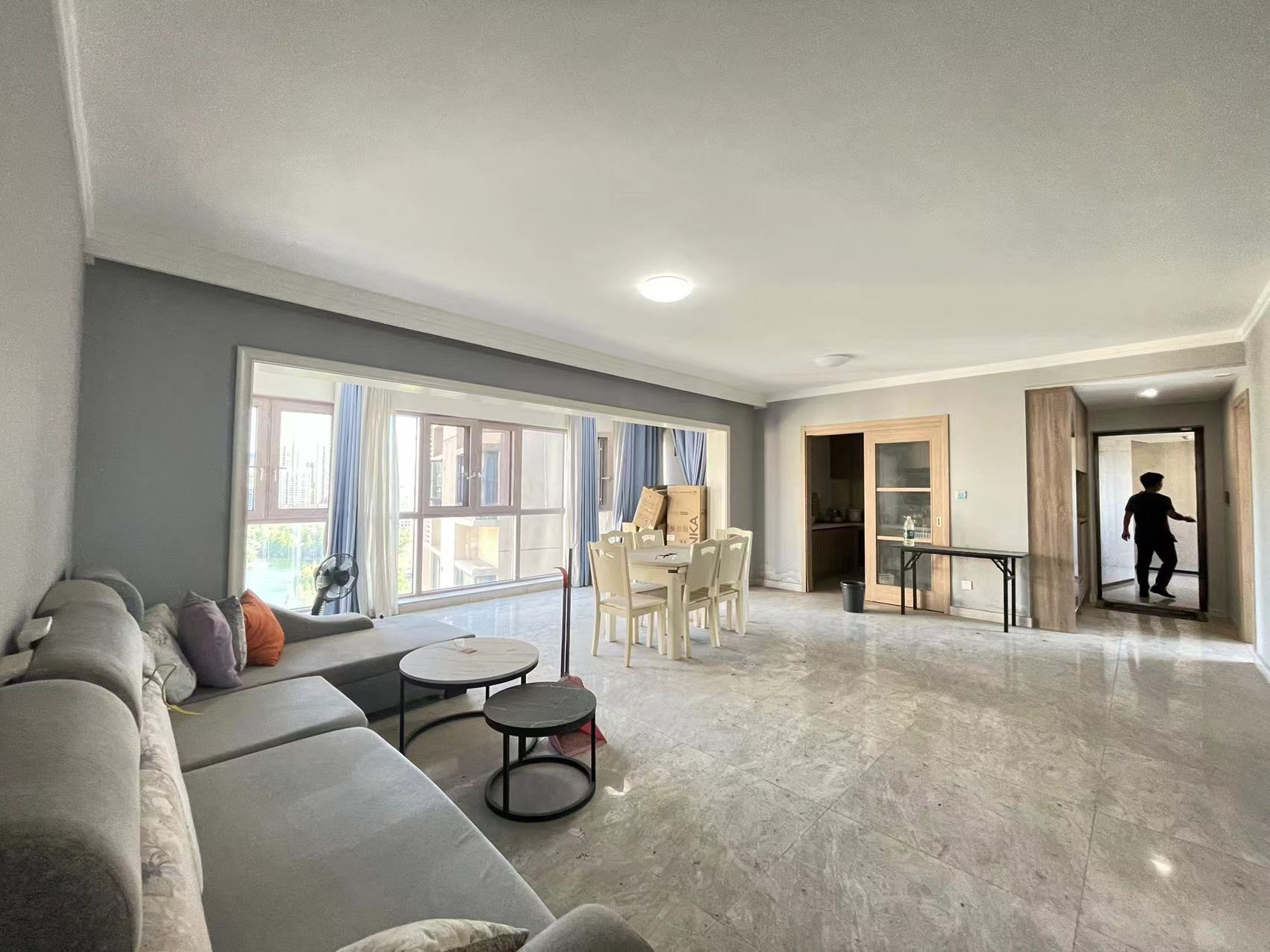 蓝溪谷 4室2厅2卫 88.0万 蓝溪谷 4室2厅2卫 88.0万客厅