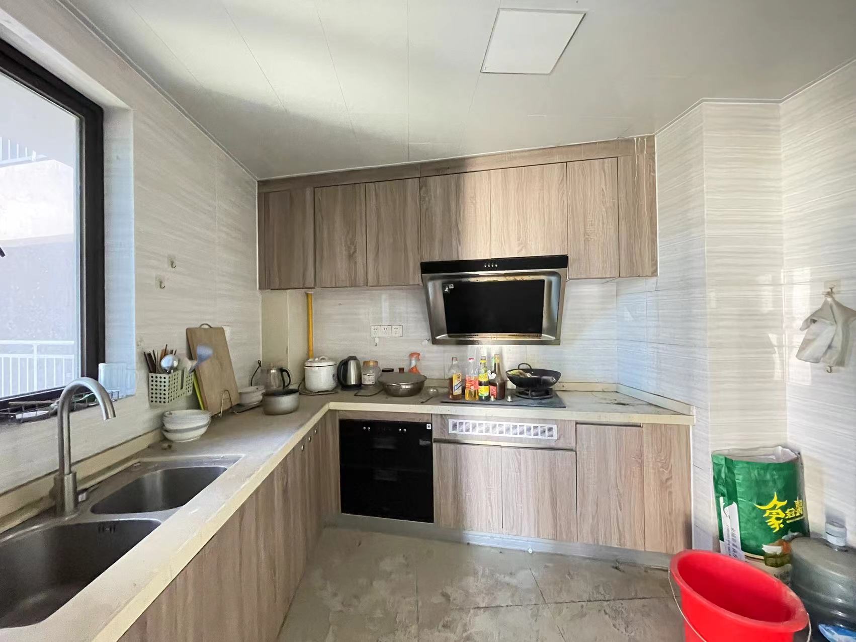 蓝溪谷 4室2厅2卫 88.0万 蓝溪谷 4室2厅2卫 88.0万客厅