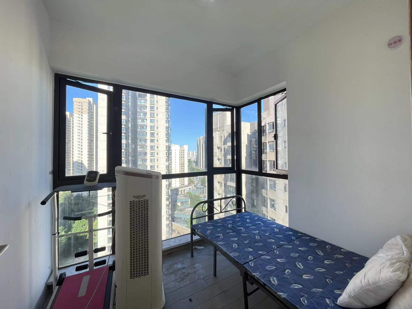 蓝溪谷 4室2厅2卫 88.0万 蓝溪谷 4室2厅2卫 88.0万客厅