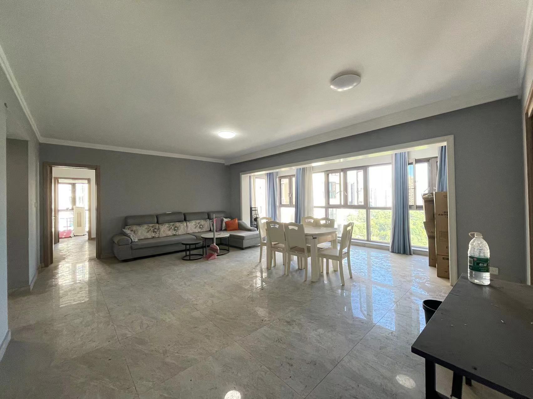 蓝溪谷 4室2厅2卫 88.0万 蓝溪谷 4室2厅2卫 88.0万客厅