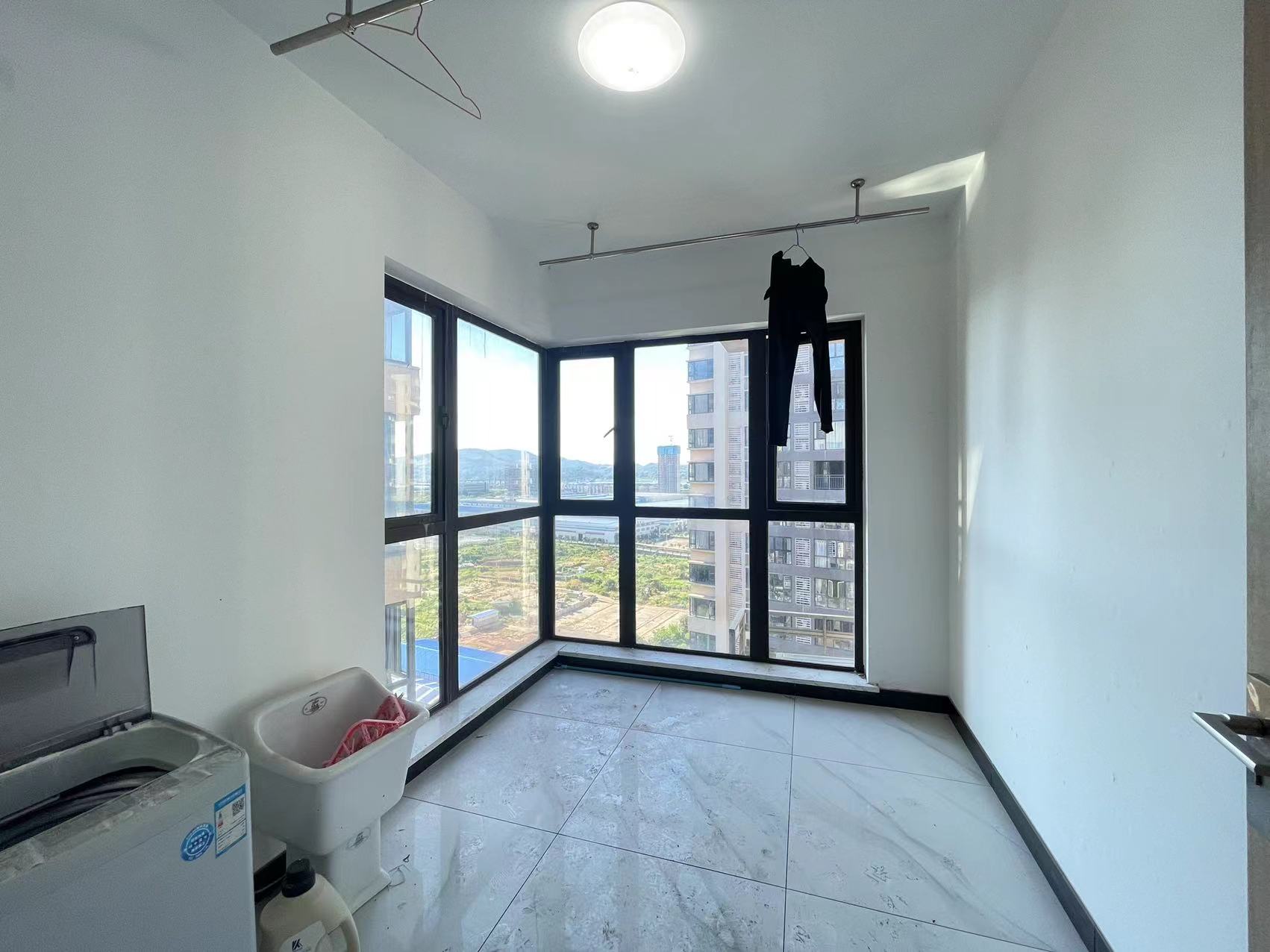 蓝溪谷 4室2厅2卫 88.0万 蓝溪谷 4室2厅2卫 88.0万客厅