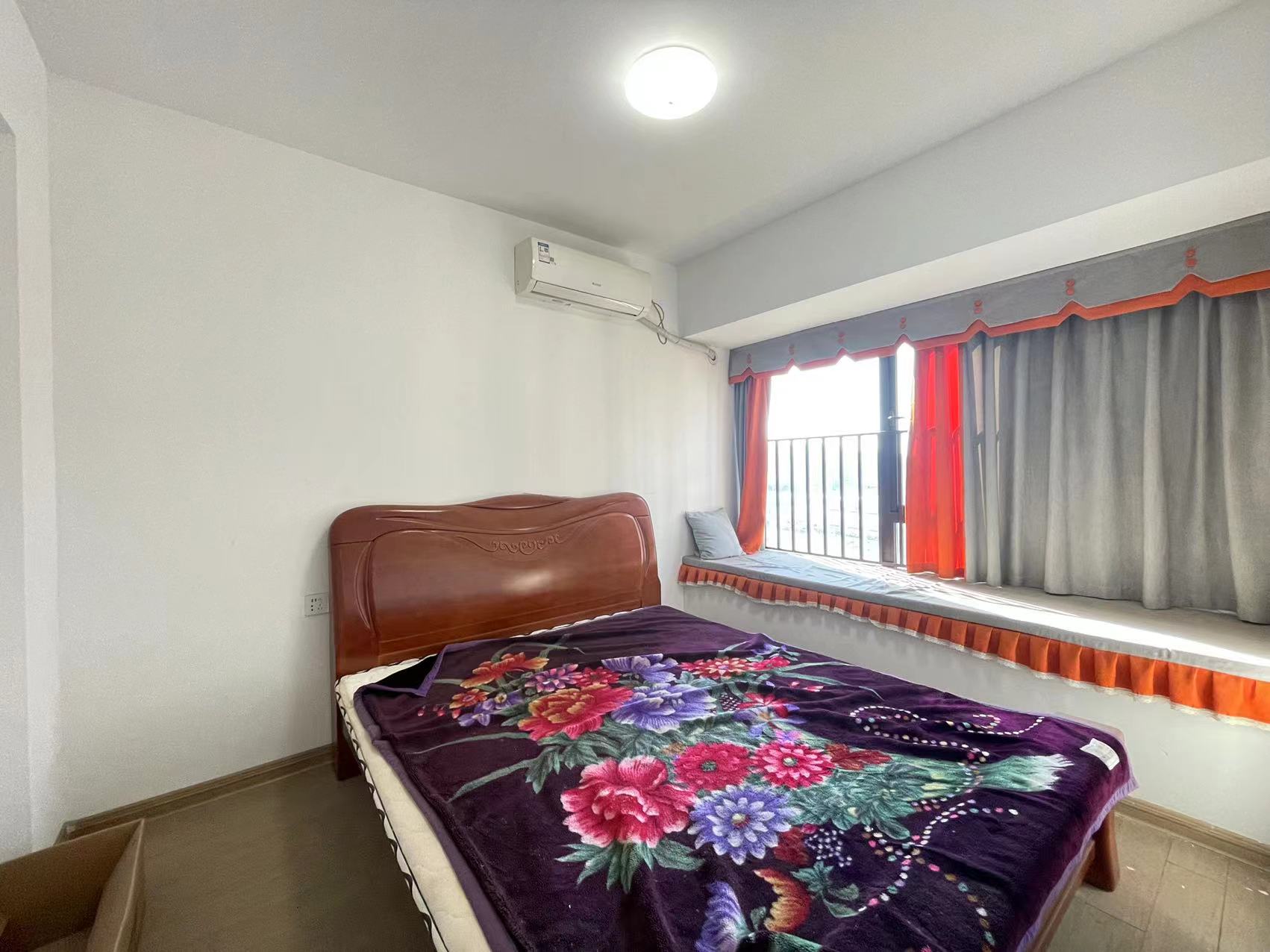 蓝溪谷 4室2厅2卫 88.0万 蓝溪谷 4室2厅2卫 88.0万客厅