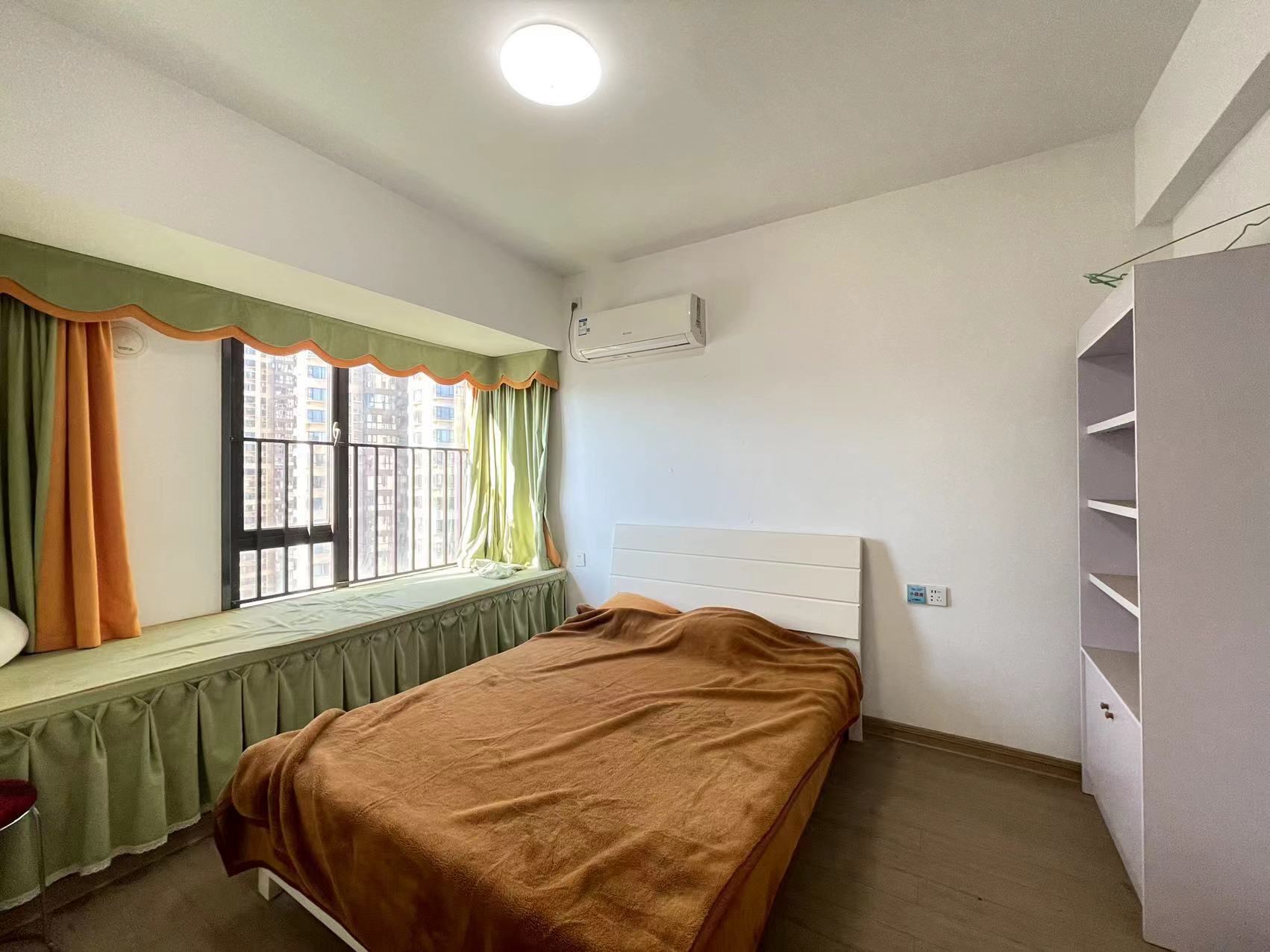 蓝溪谷 4室2厅2卫 88.0万 蓝溪谷 4室2厅2卫 88.0万客厅