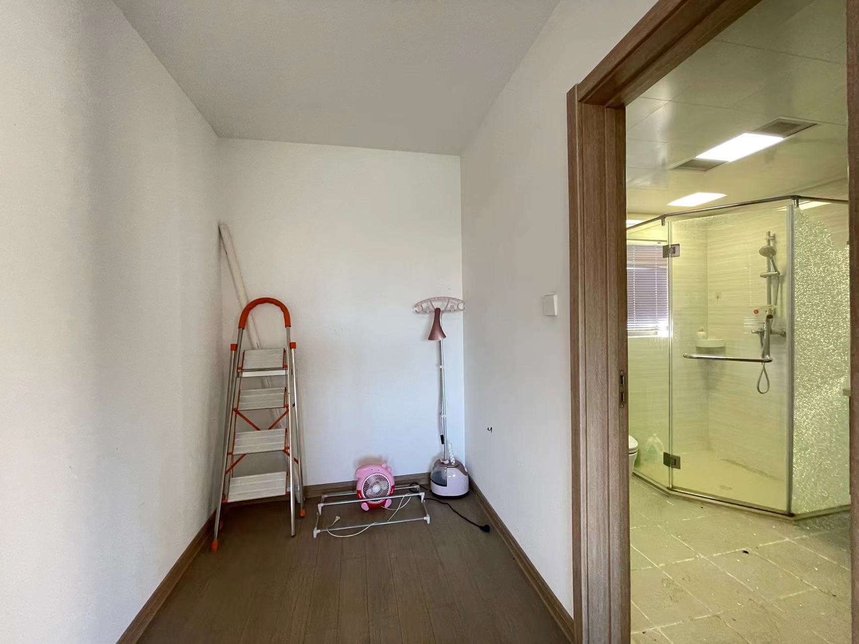 蓝溪谷 4室2厅2卫 88.0万 蓝溪谷 4室2厅2卫 88.0万客厅