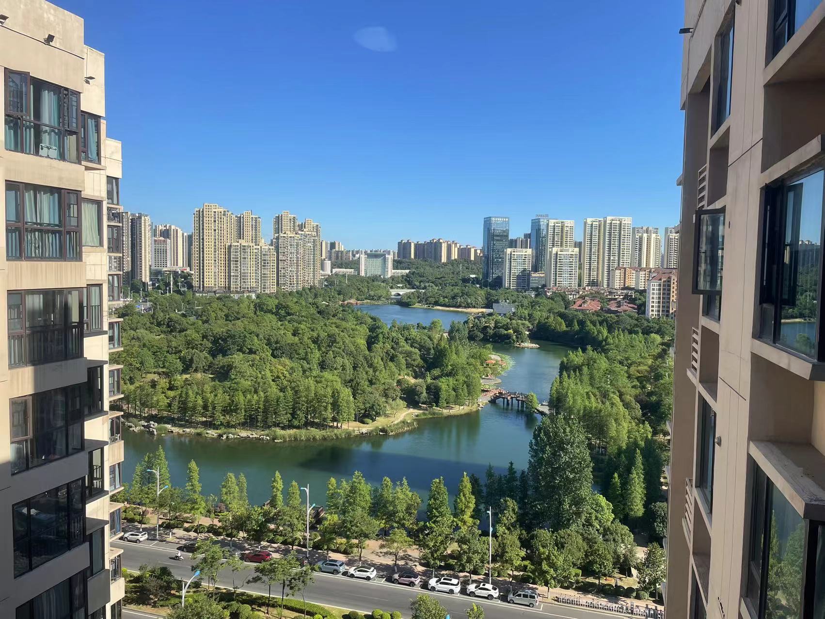 蓝溪谷 4室2厅2卫 88.0万 蓝溪谷 4室2厅2卫 88.0万客厅