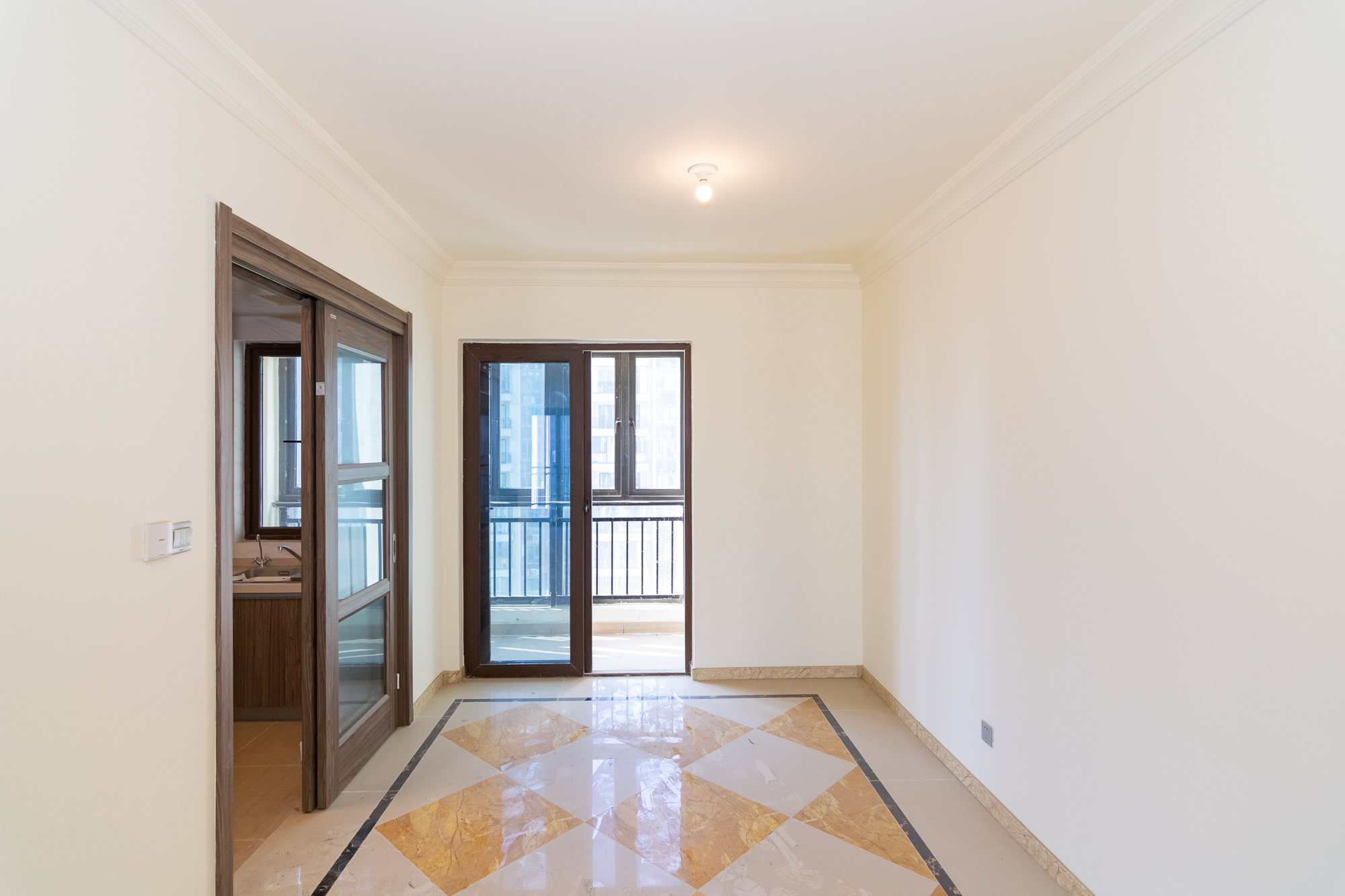 碧桂园高尔夫花园 4室2厅2卫 156.0万 碧桂园高尔夫花园 4室2厅2卫 156.0万客厅