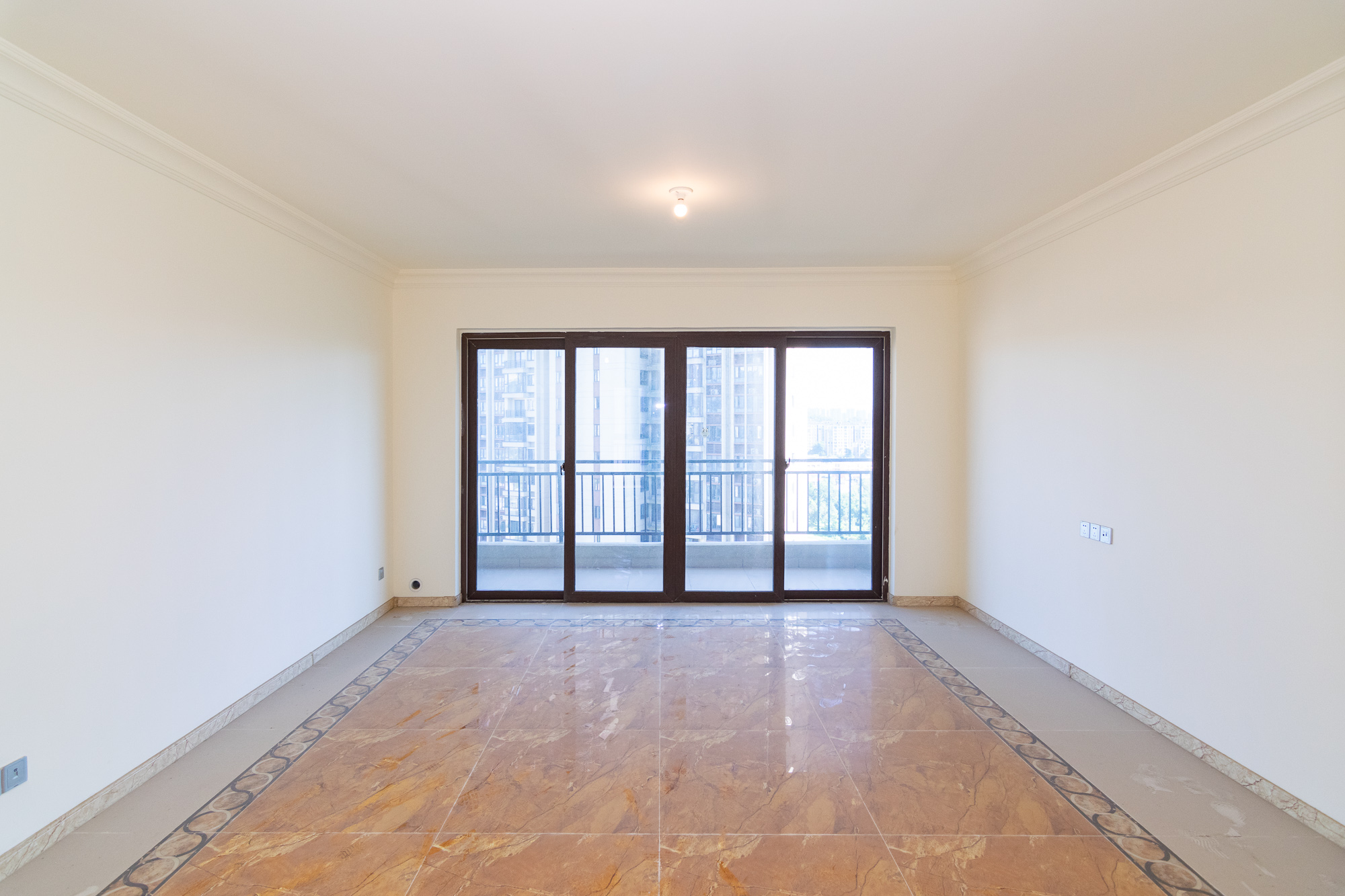 碧桂园高尔夫花园 4室2厅2卫 156.0万 碧桂园高尔夫花园 4室2厅2卫 156.0万客厅