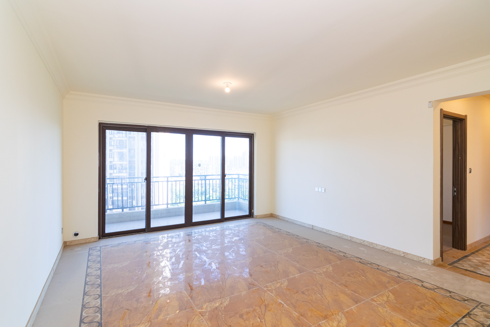 碧桂园高尔夫花园 4室2厅2卫 156.0万 碧桂园高尔夫花园 4室2厅2卫 156.0万客厅