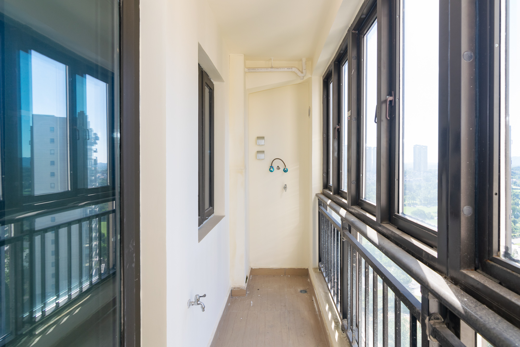 碧桂园高尔夫花园 4室2厅2卫 156.0万 碧桂园高尔夫花园 4室2厅2卫 156.0万阳台