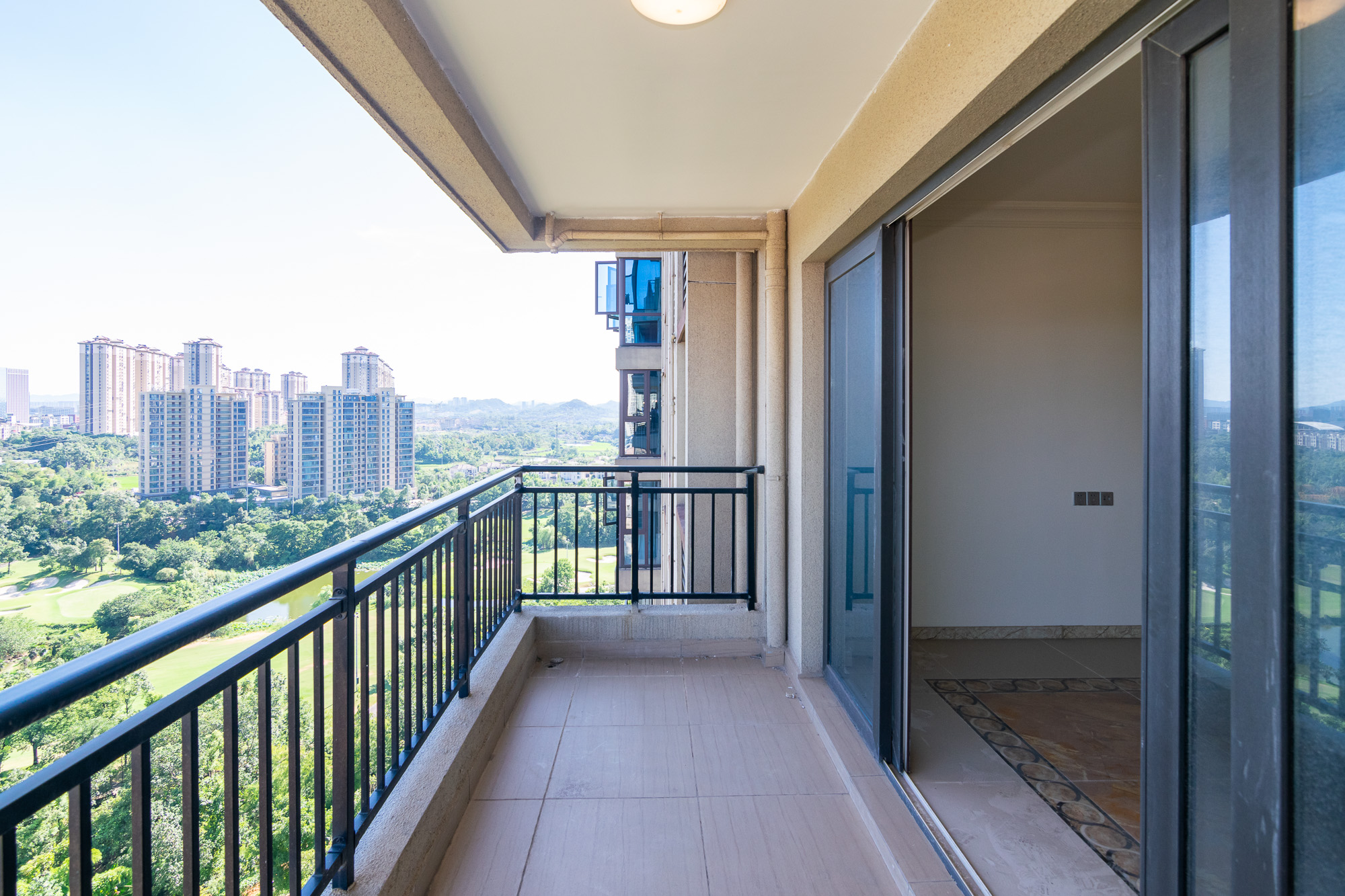 碧桂园高尔夫花园 4室2厅2卫 156.0万 碧桂园高尔夫花园 4室2厅2卫 156.0万阳台