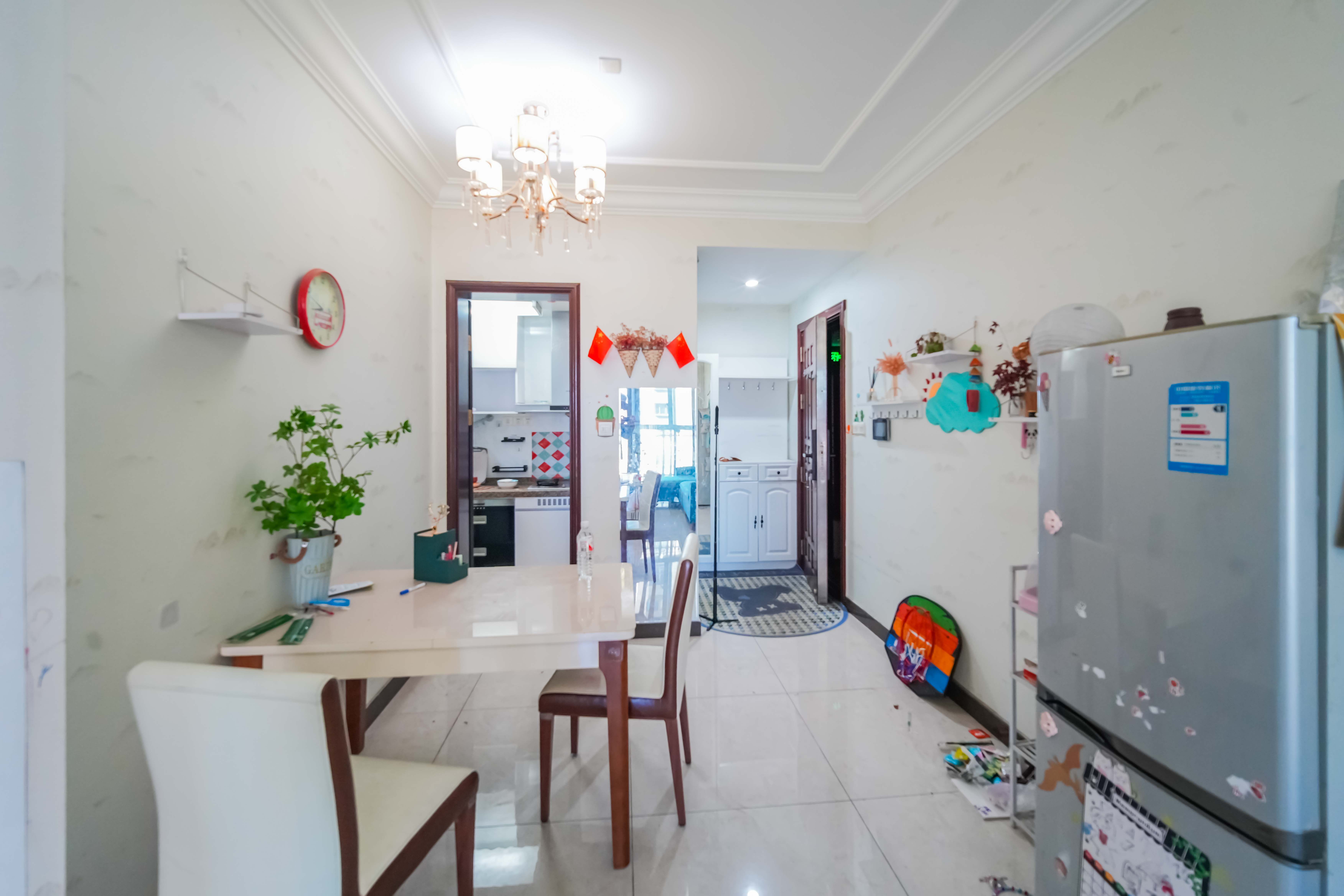 恒大国际广场  1室2厅1卫    85.0万 恒大国际广场  1室2厅1卫    85.0万客厅