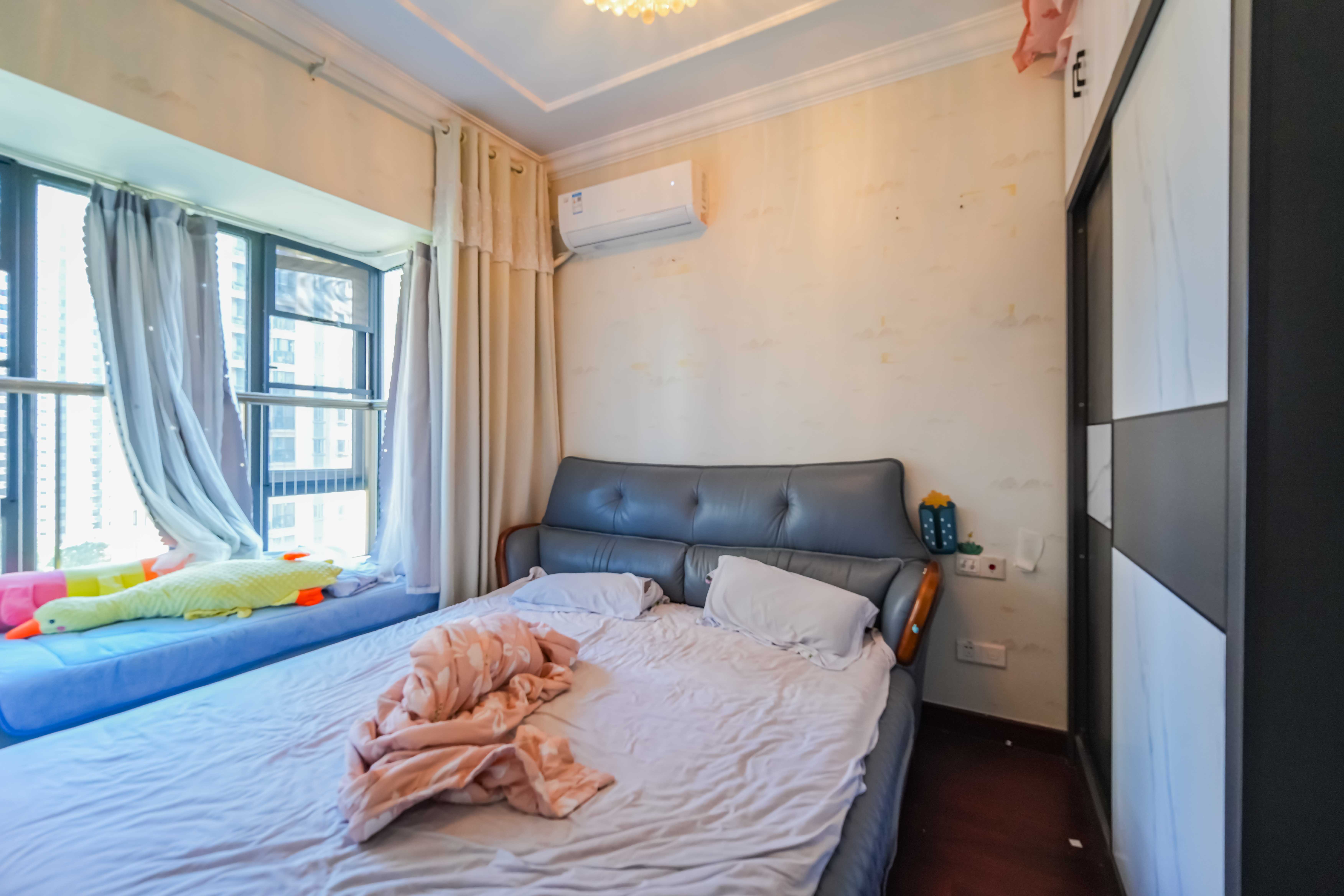 恒大国际广场  1室2厅1卫    85.0万 恒大国际广场  1室2厅1卫    85.0万卧室