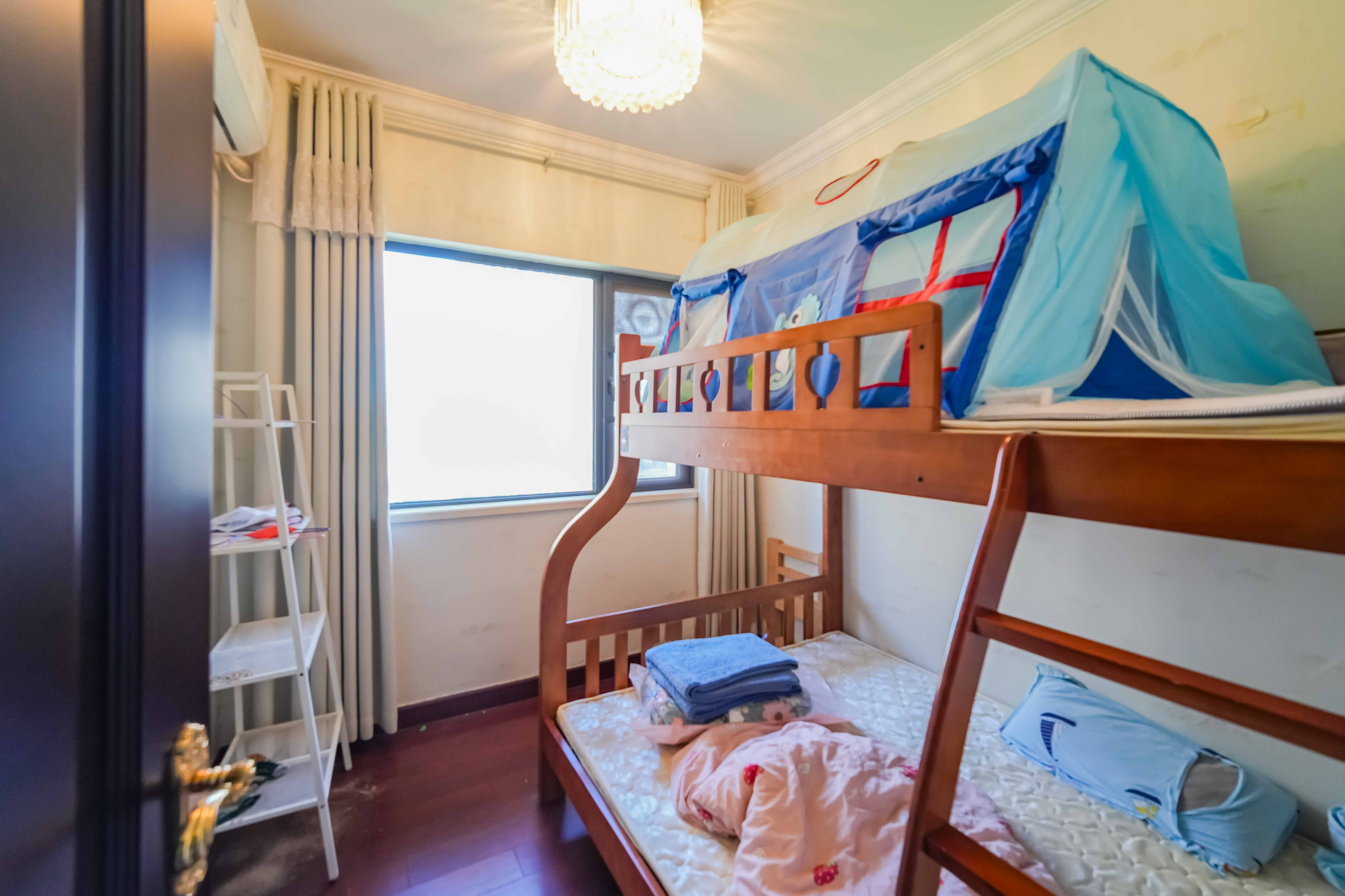 恒大国际广场  1室2厅1卫    85.0万 恒大国际广场  1室2厅1卫    85.0万卧室