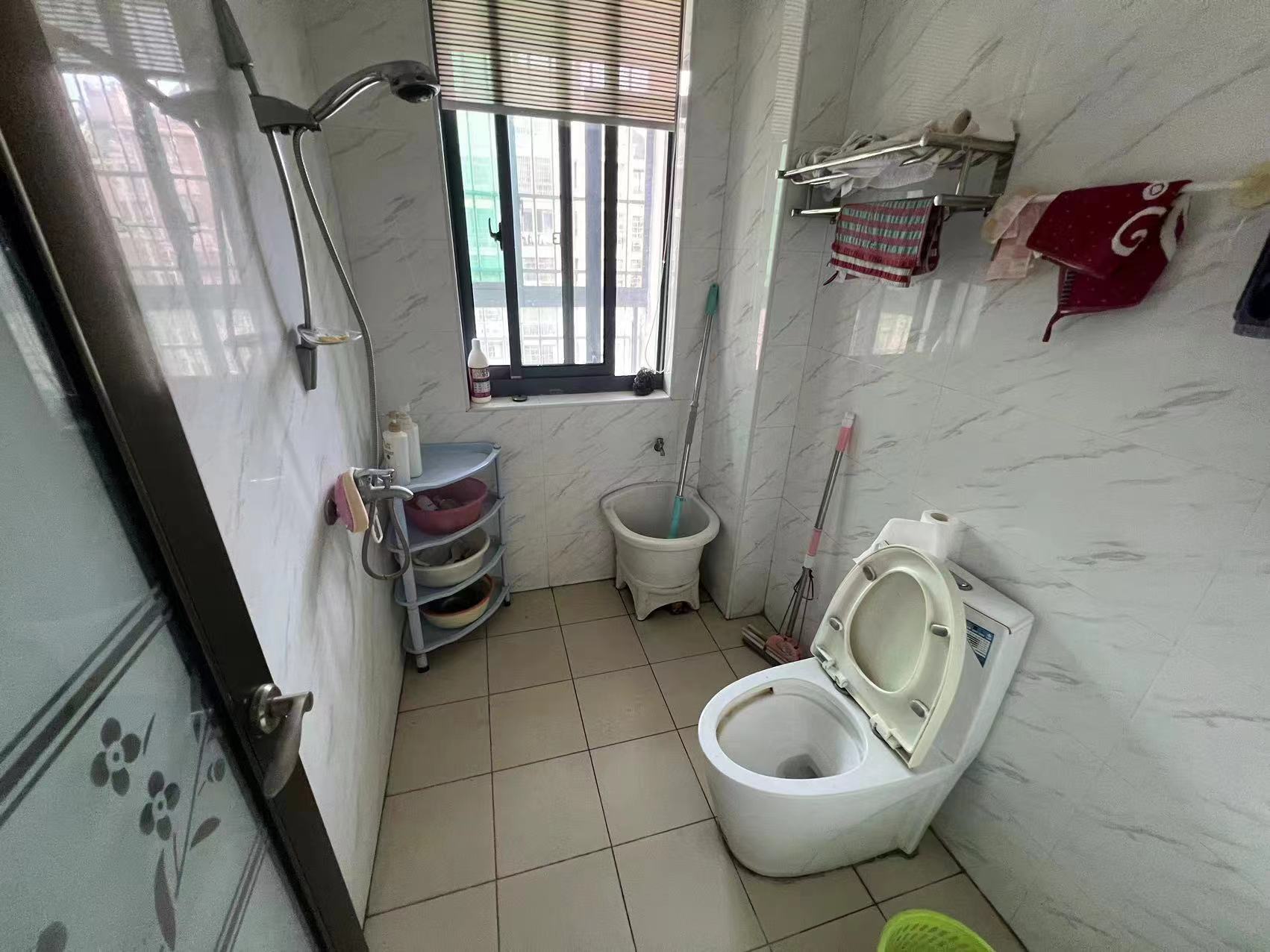 天泉一品 3室2厅2卫 59.0万 天泉一品 3室2厅2卫 59.0万客厅