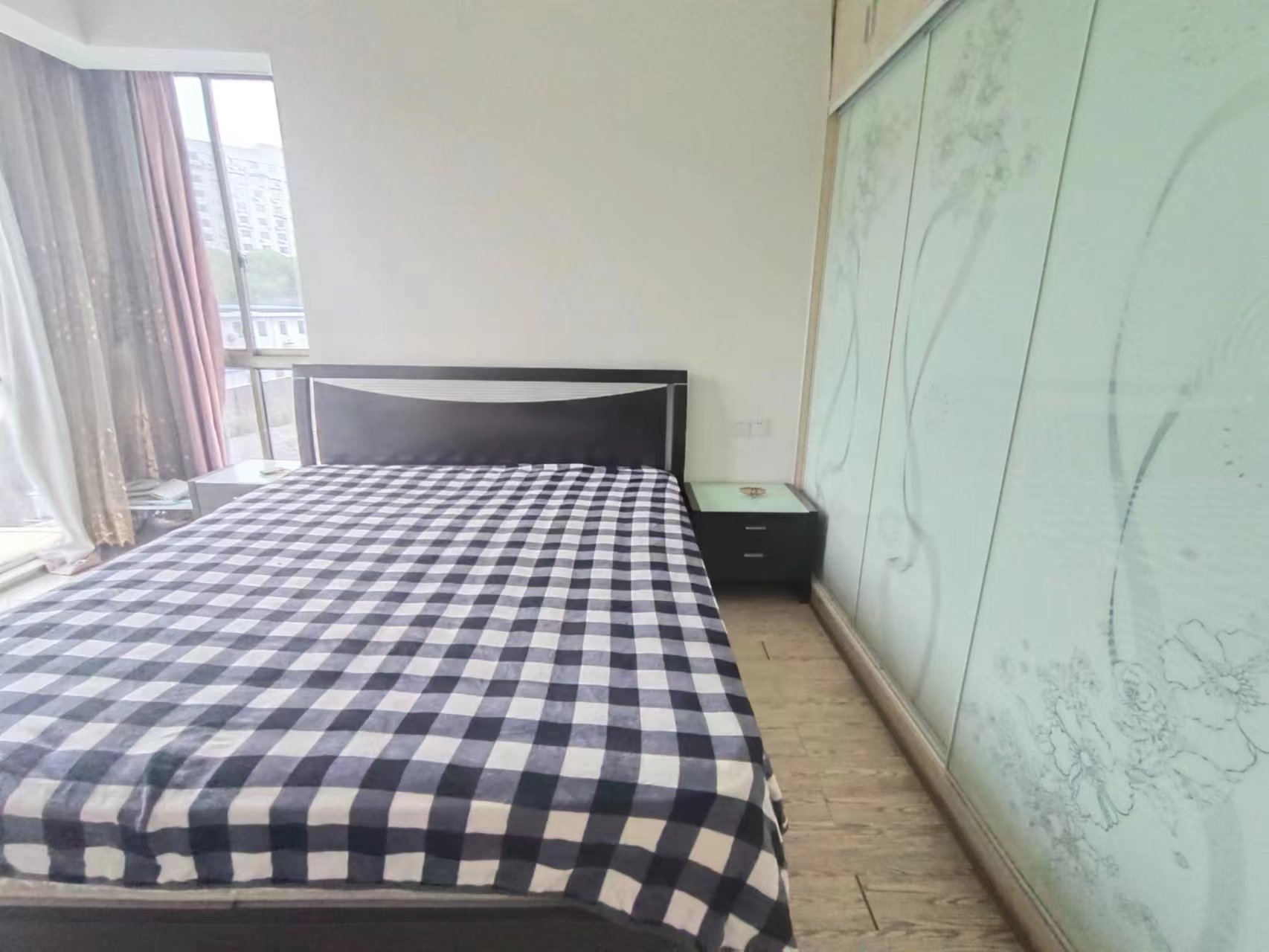 紫金名门  3室2厅1卫    75.0万 紫金名门  3室2厅1卫    75.0万客厅