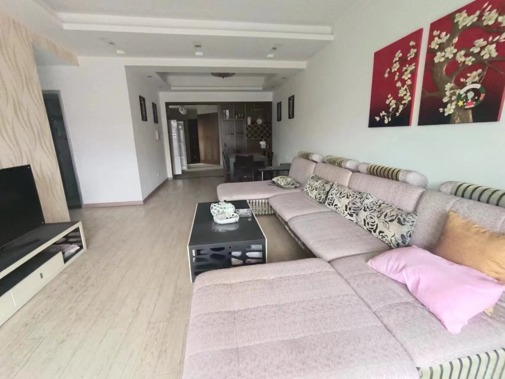 紫金名门  3室2厅1卫    75.0万 紫金名门  3室2厅1卫    75.0万客厅