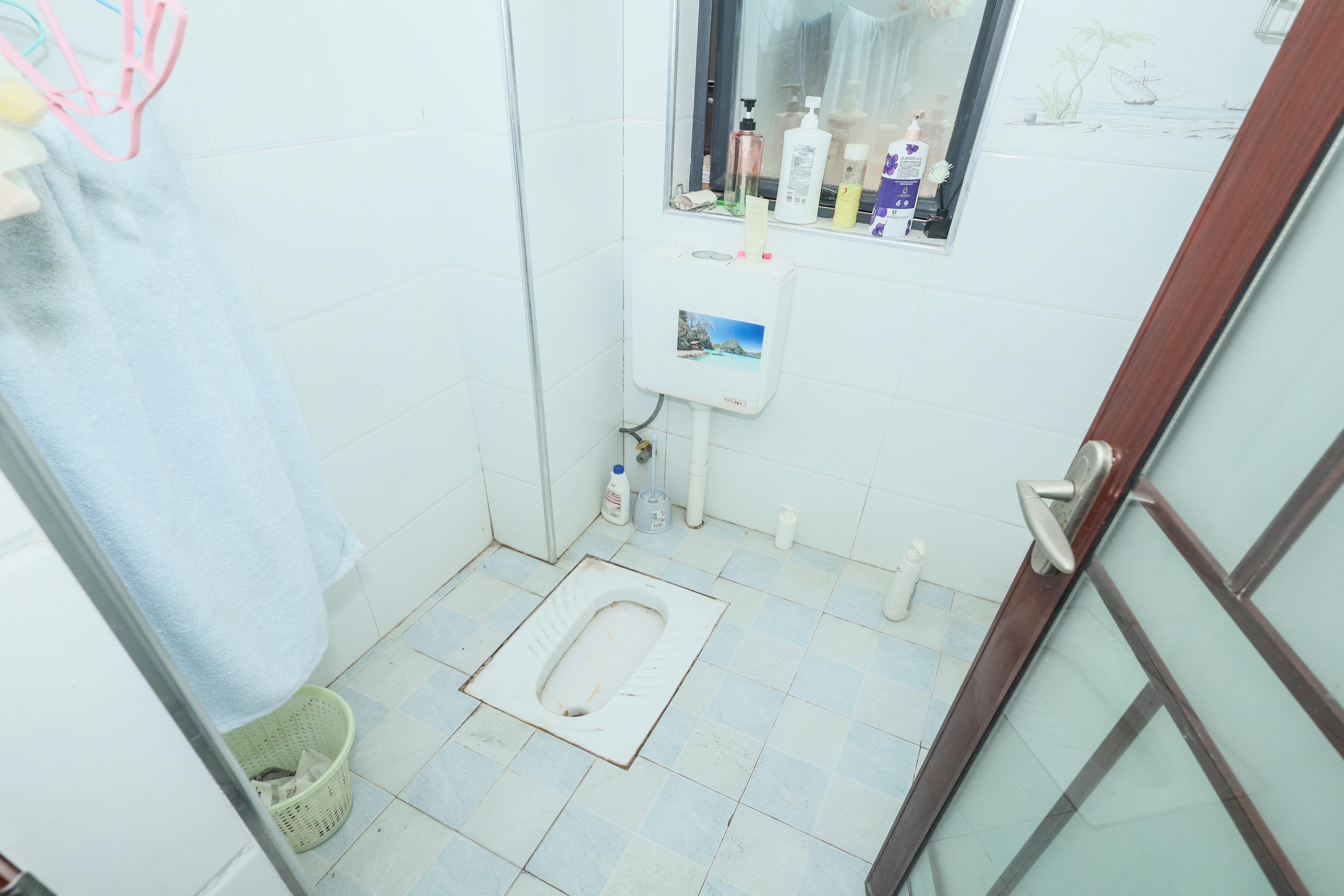 天元涉外景园C区  1室2厅1卫    100.0万卫生间