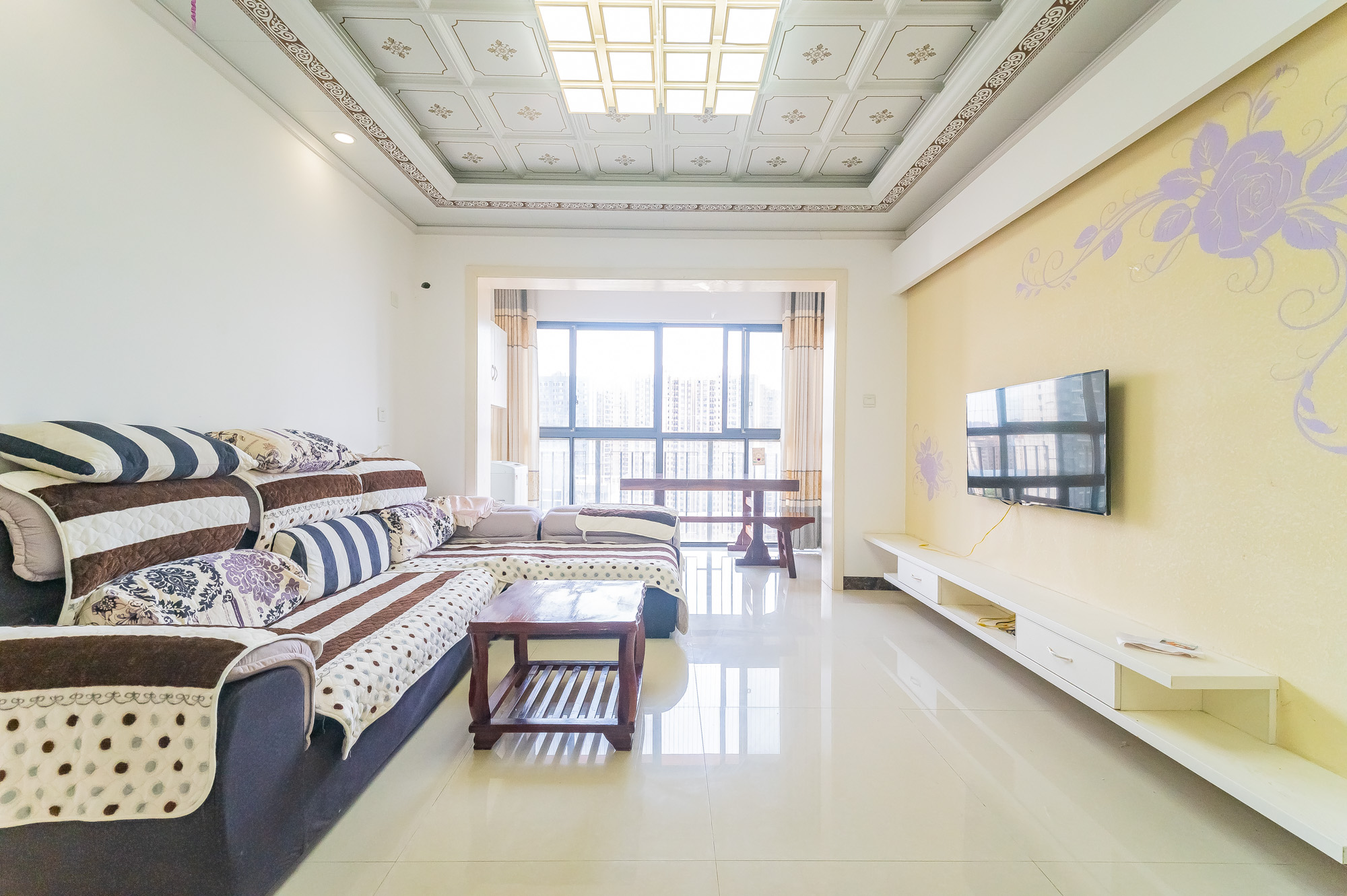 恒基凯旋门一二期  3室1厅1卫    76.8万 恒基凯旋门一二期  3室1厅1卫    76.8万客厅