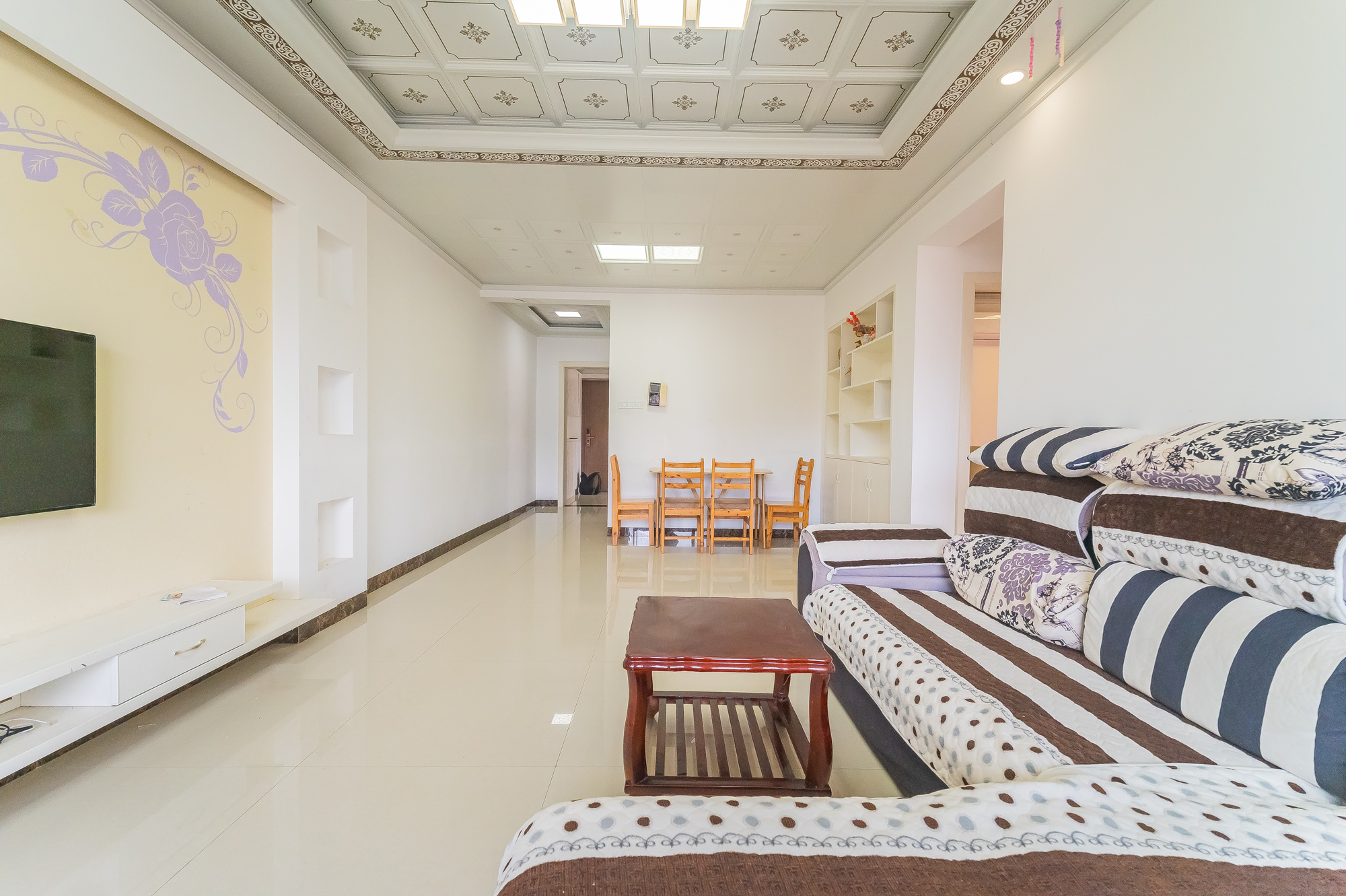 恒基凯旋门一二期  3室1厅1卫    76.8万 恒基凯旋门一二期  3室1厅1卫    76.8万客厅