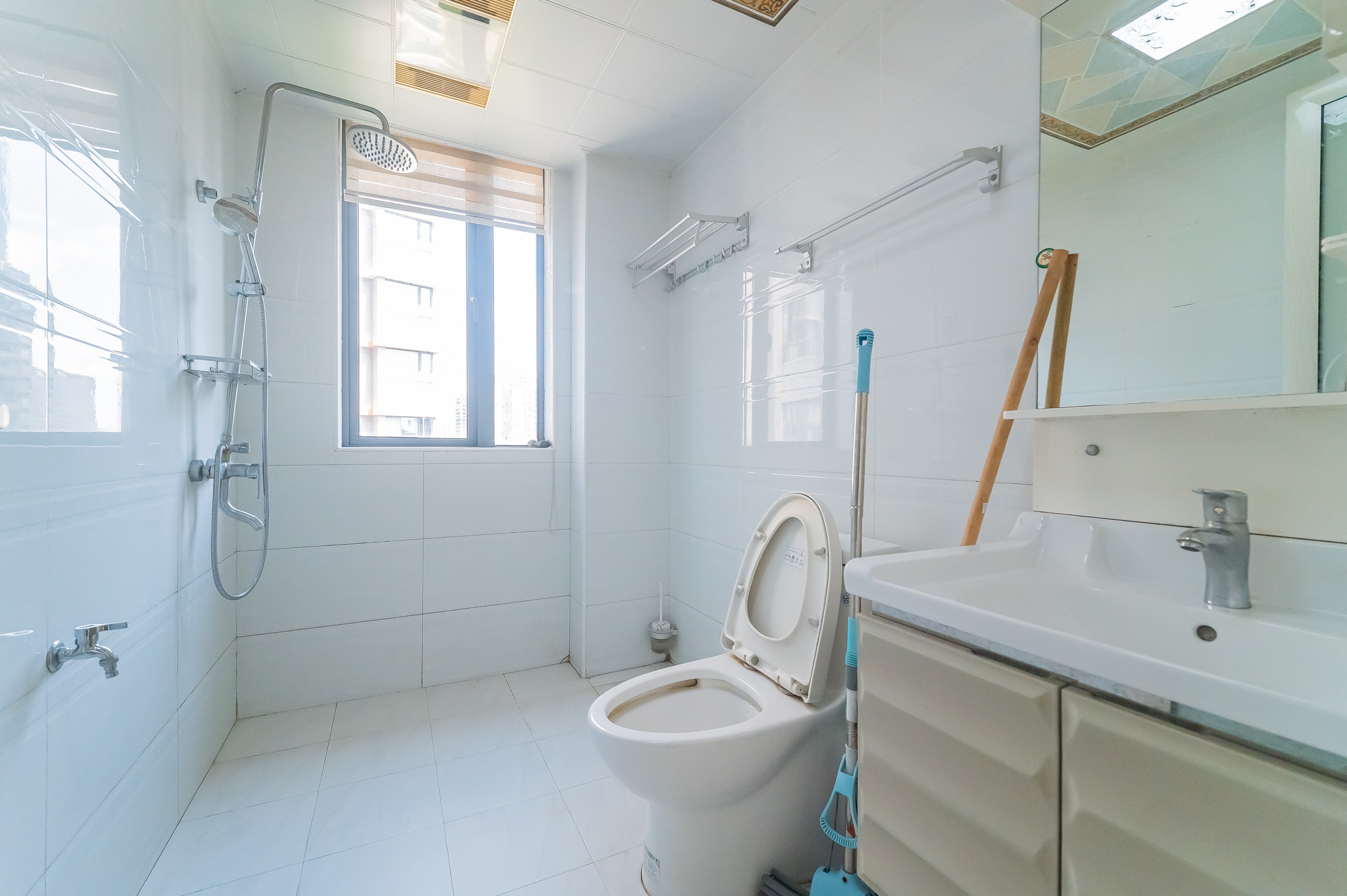 恒基凯旋门一二期  3室1厅1卫    76.8万 恒基凯旋门一二期  3室1厅1卫    76.8万卫生间