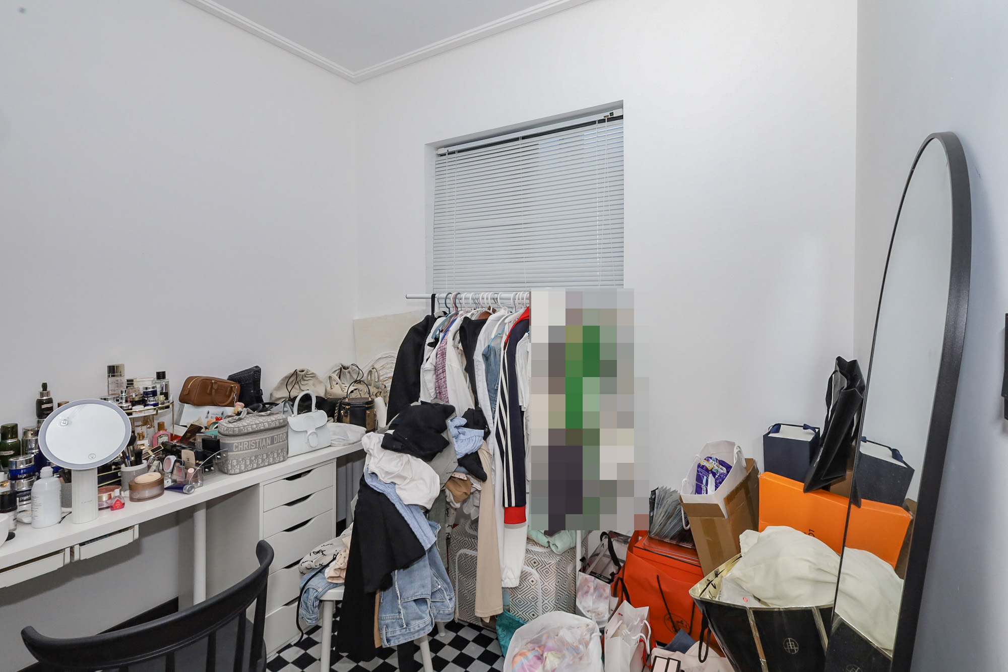 卓越中寰  3室2厅2卫   195.00万卧室