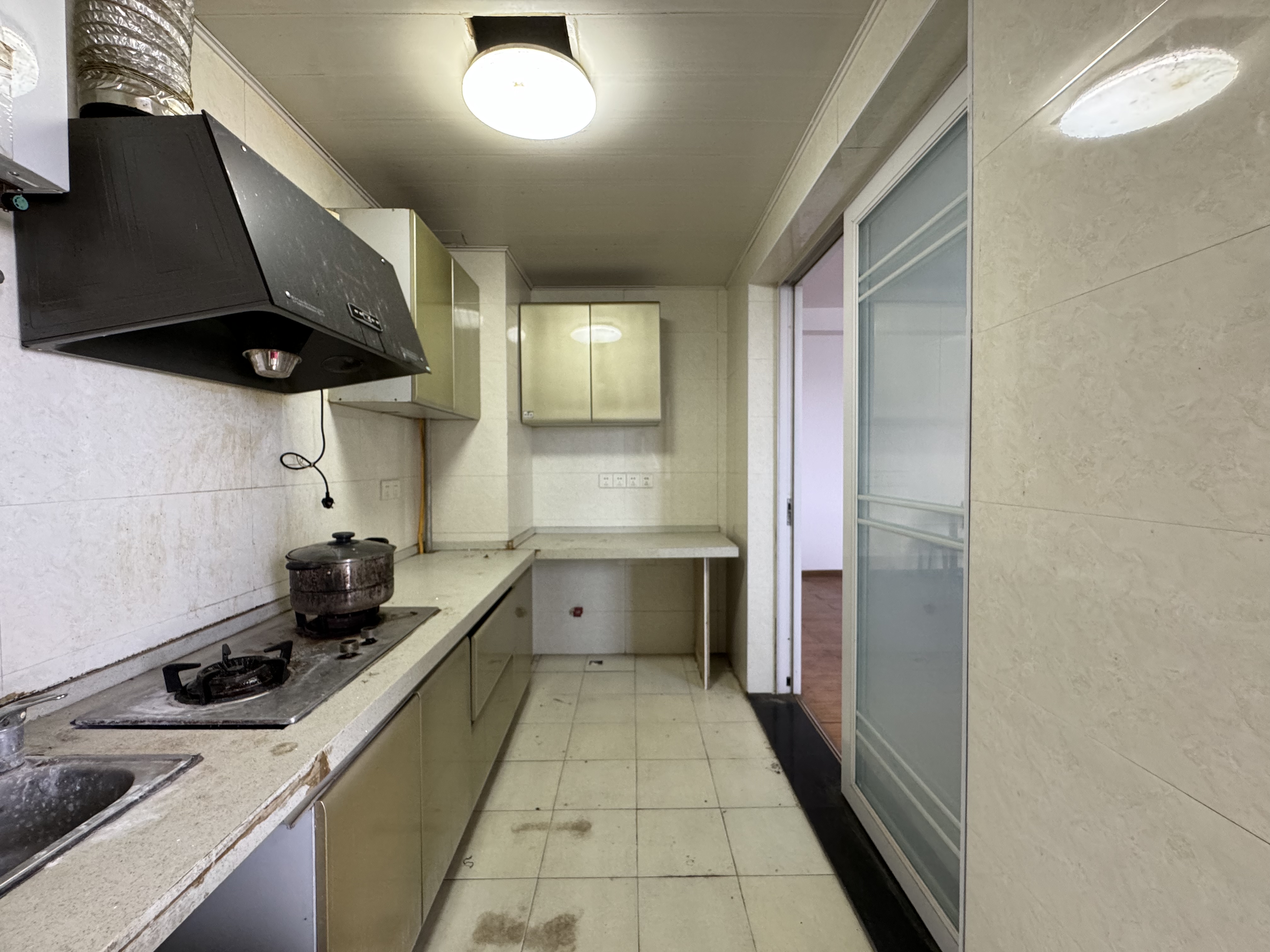 美的城一期 4室2厅3卫 51.80万 美的城一期 4室2厅3卫 51.80万客厅