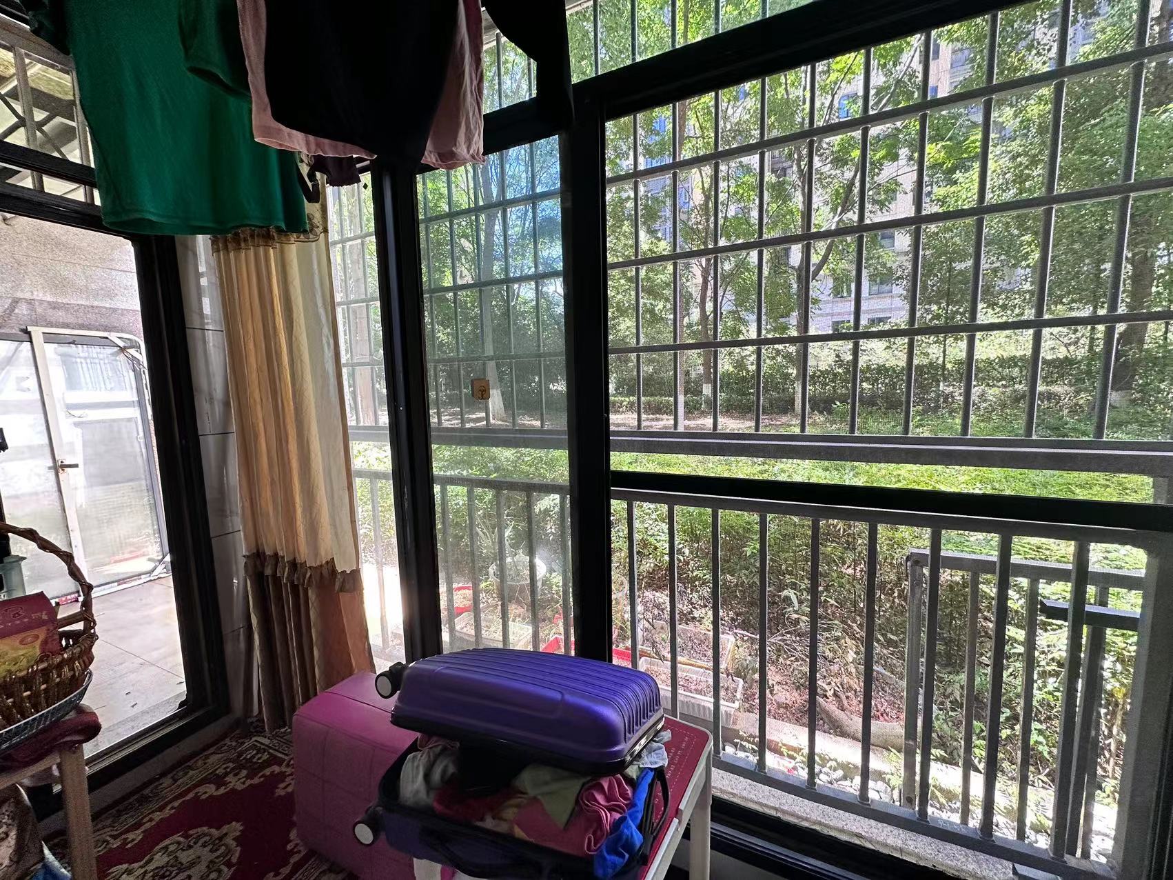 新桂广场 4室2厅2卫 85.8万 新桂广场 4室2厅2卫 85.8万客厅