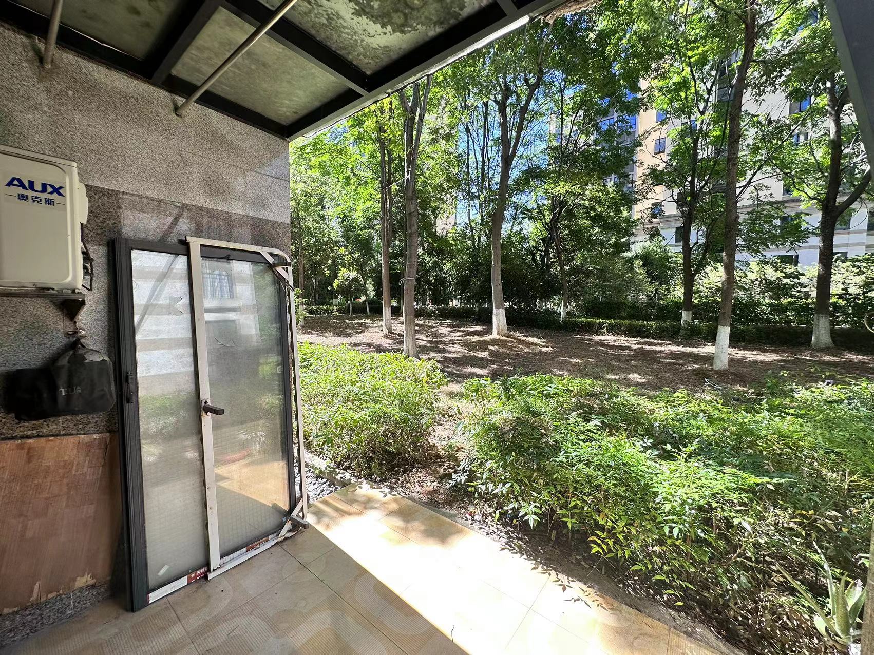 新桂广场 4室2厅2卫 85.8万 新桂广场 4室2厅2卫 85.8万客厅