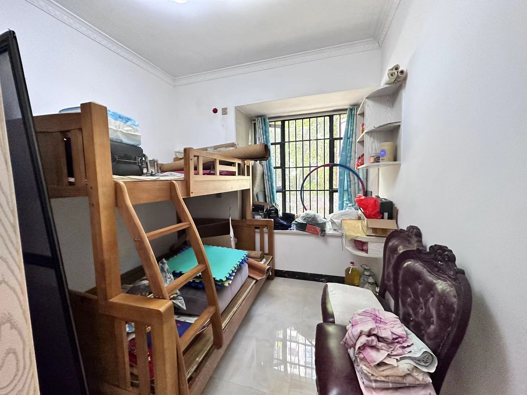 新桂广场 4室2厅2卫 85.8万 新桂广场 4室2厅2卫 85.8万客厅