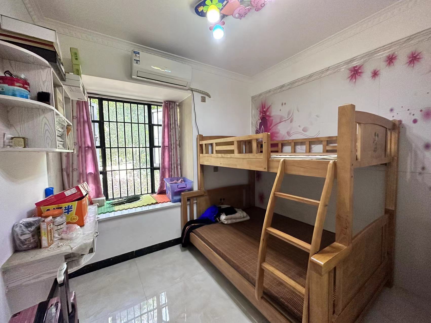 新桂广场 4室2厅2卫 85.8万 新桂广场 4室2厅2卫 85.8万客厅