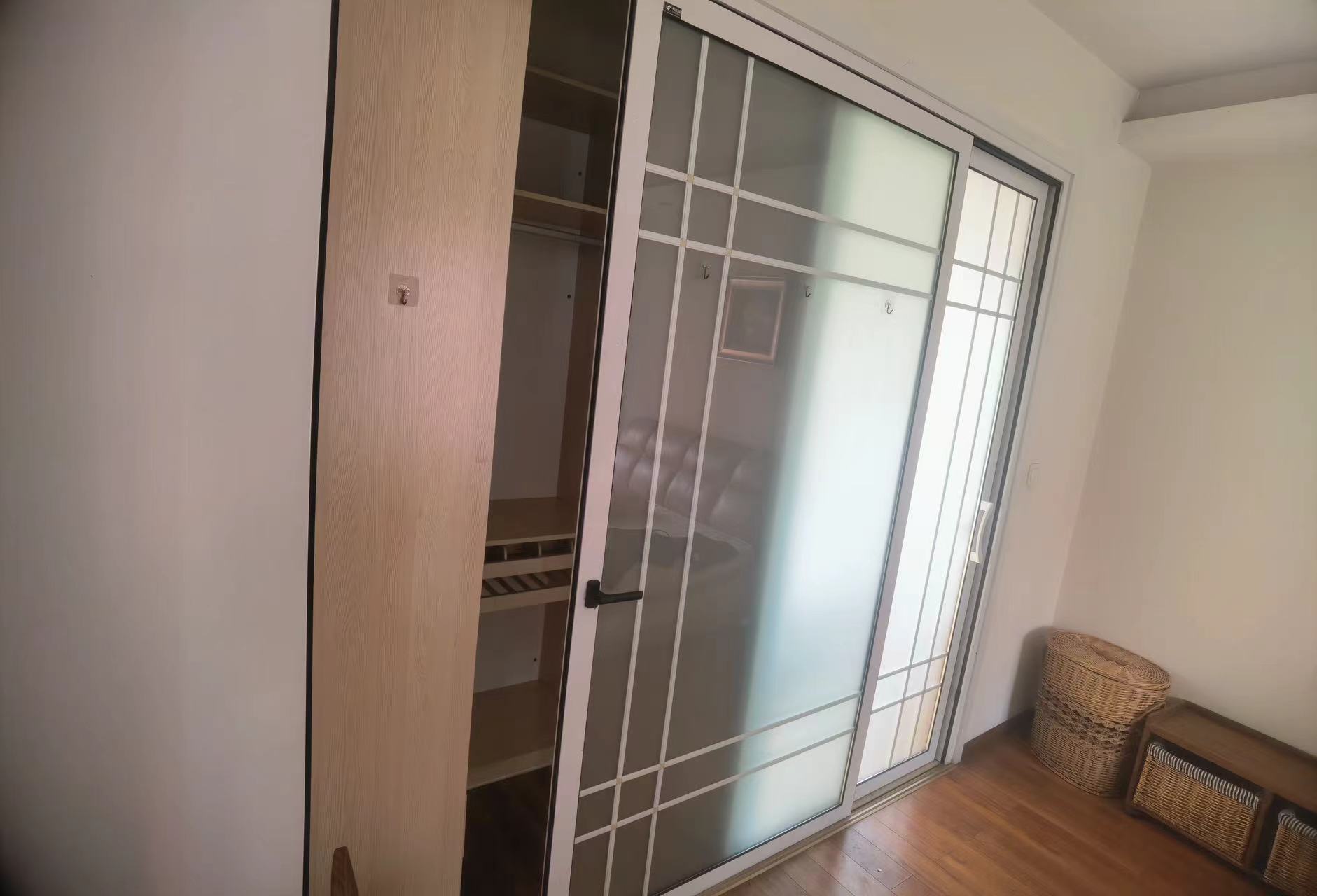 泉塘湾一期 4室2厅2卫 58.0万 泉塘湾一期 4室2厅2卫 58.0万客厅