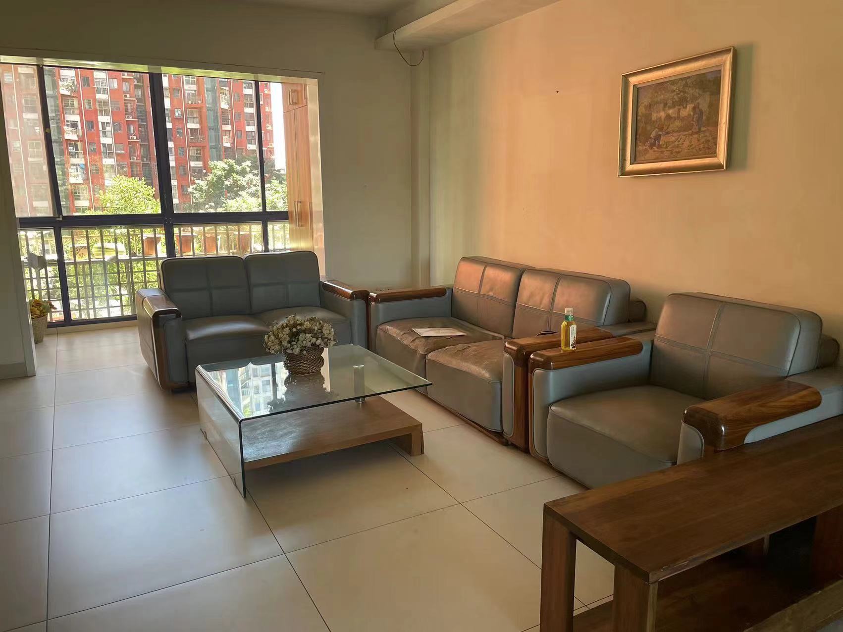 泉塘湾一期 4室2厅2卫 58.0万 泉塘湾一期 4室2厅2卫 58.0万客厅