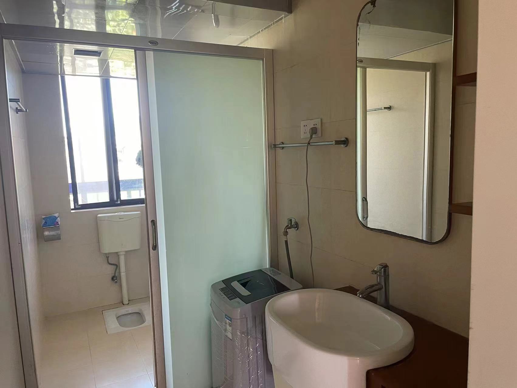 泉塘湾一期 4室2厅2卫 58.0万 泉塘湾一期 4室2厅2卫 58.0万客厅