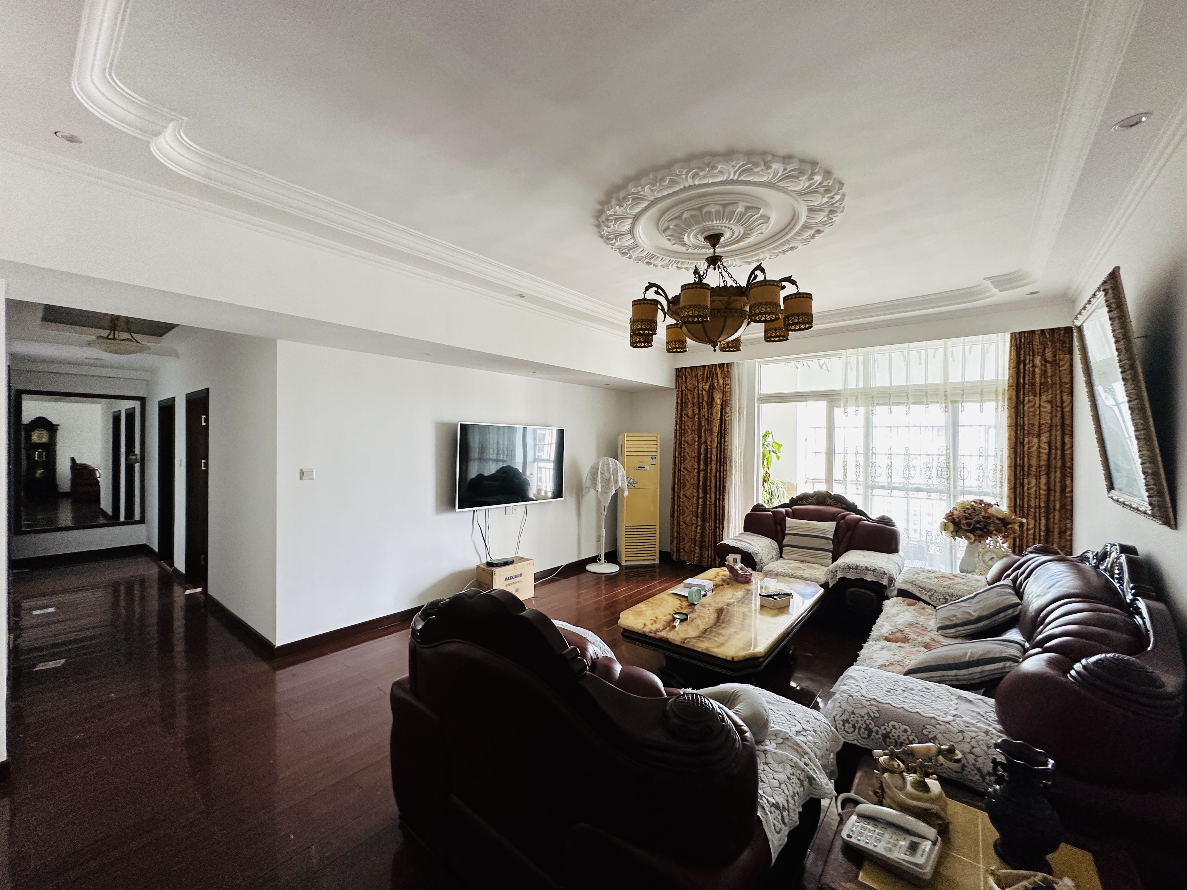 龙光海云天  3室2厅1卫    185.0万 龙光海云天  3室2厅1卫    185.0万客厅